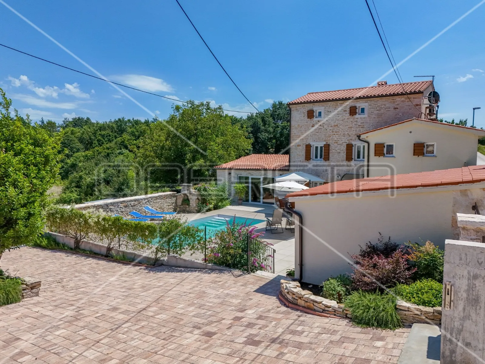 predivna kamena kuća s bazenom u marićima (kanfanar okolica) - slika 2