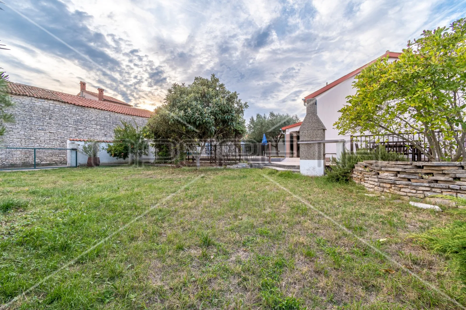 kuća za odmor 75m2 s bazenom i pogledom na more - slika 17
