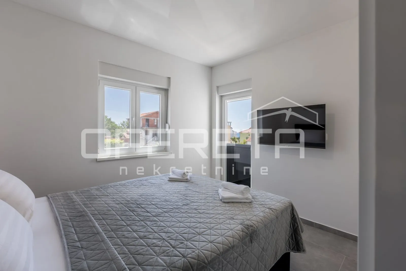 kuća s 5 stanova, 90 m od mora, rogoznica - slika 6