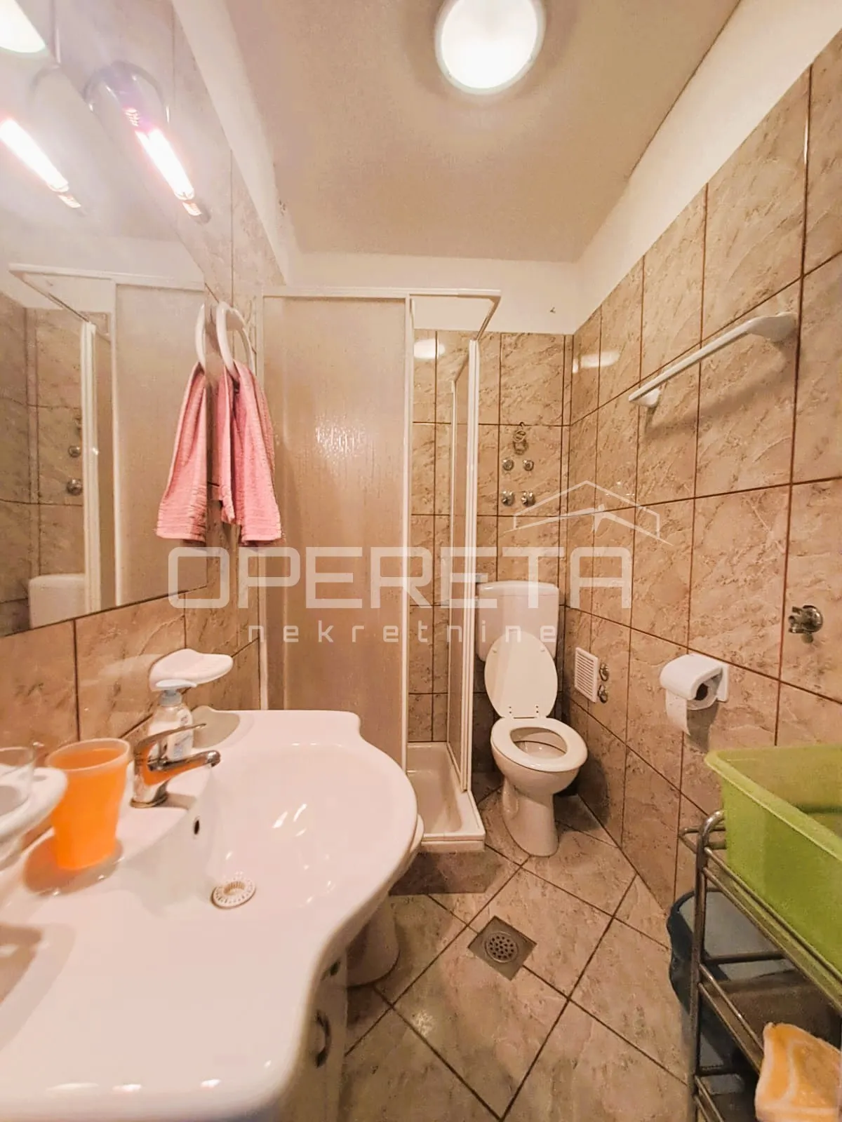 top investicija u dalmaciji: 4 apartmana + dvorište + projekt – 50 m od mora - slika 20