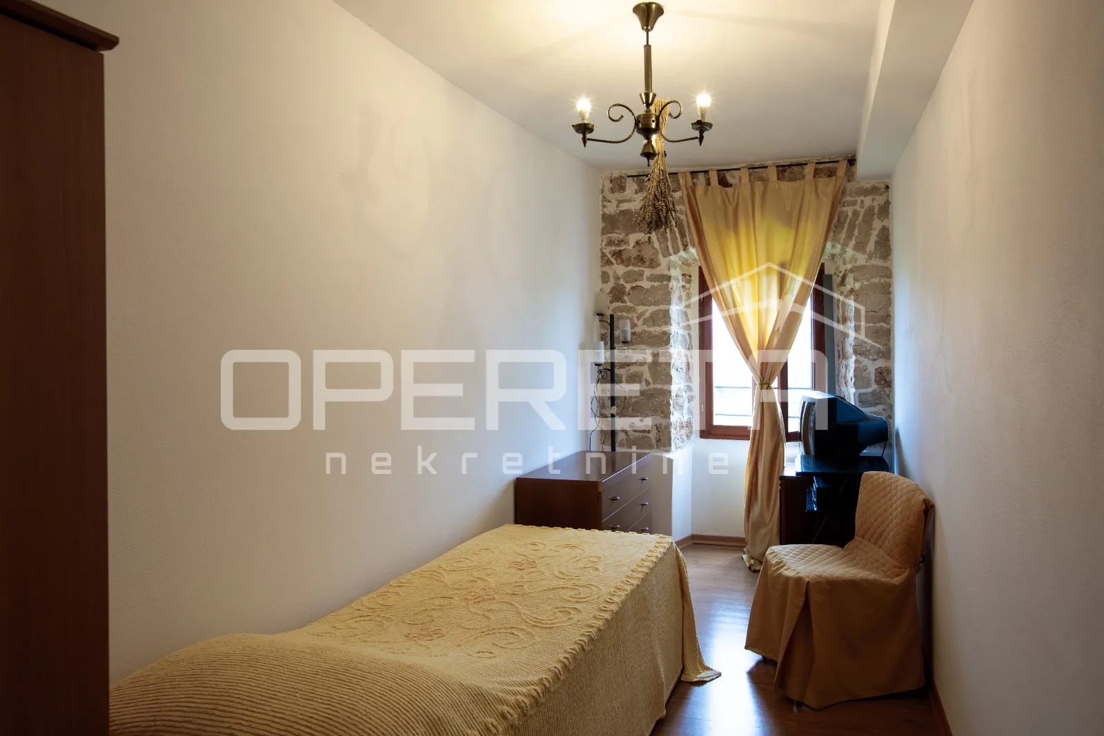 tradicionalna kamena kuća s dva apartmana. - slika 12
