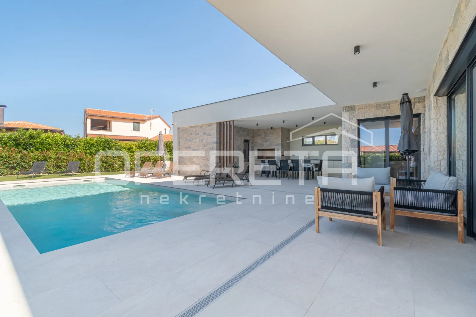 istra, poreč - elegantna i potpuno opremljena vila na periferiji poreča - slika 31