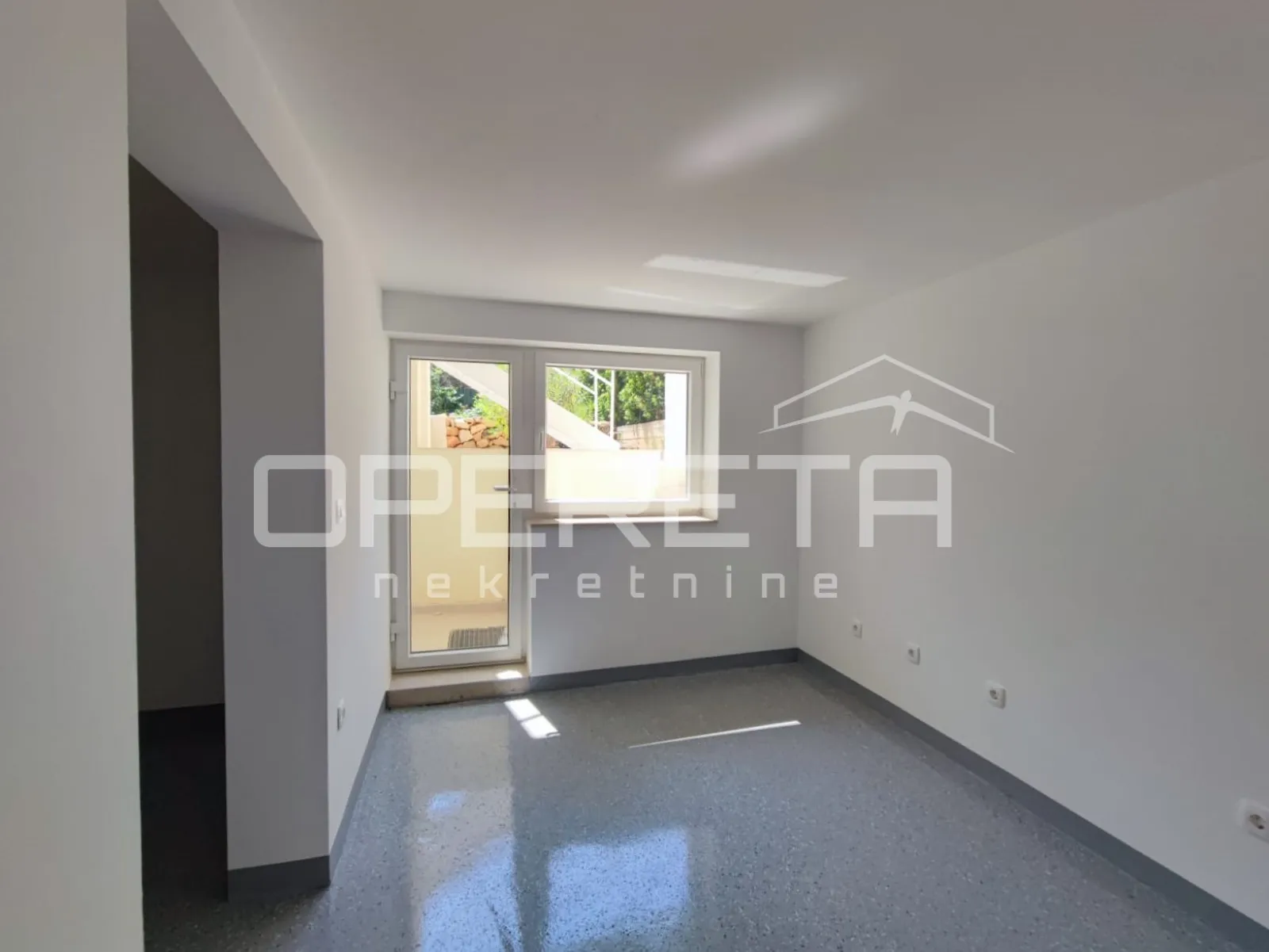 novogradnja, 2s stan 75 m2 sa poslovnim prostorom 30 m2, vrt i garaža - slika 13