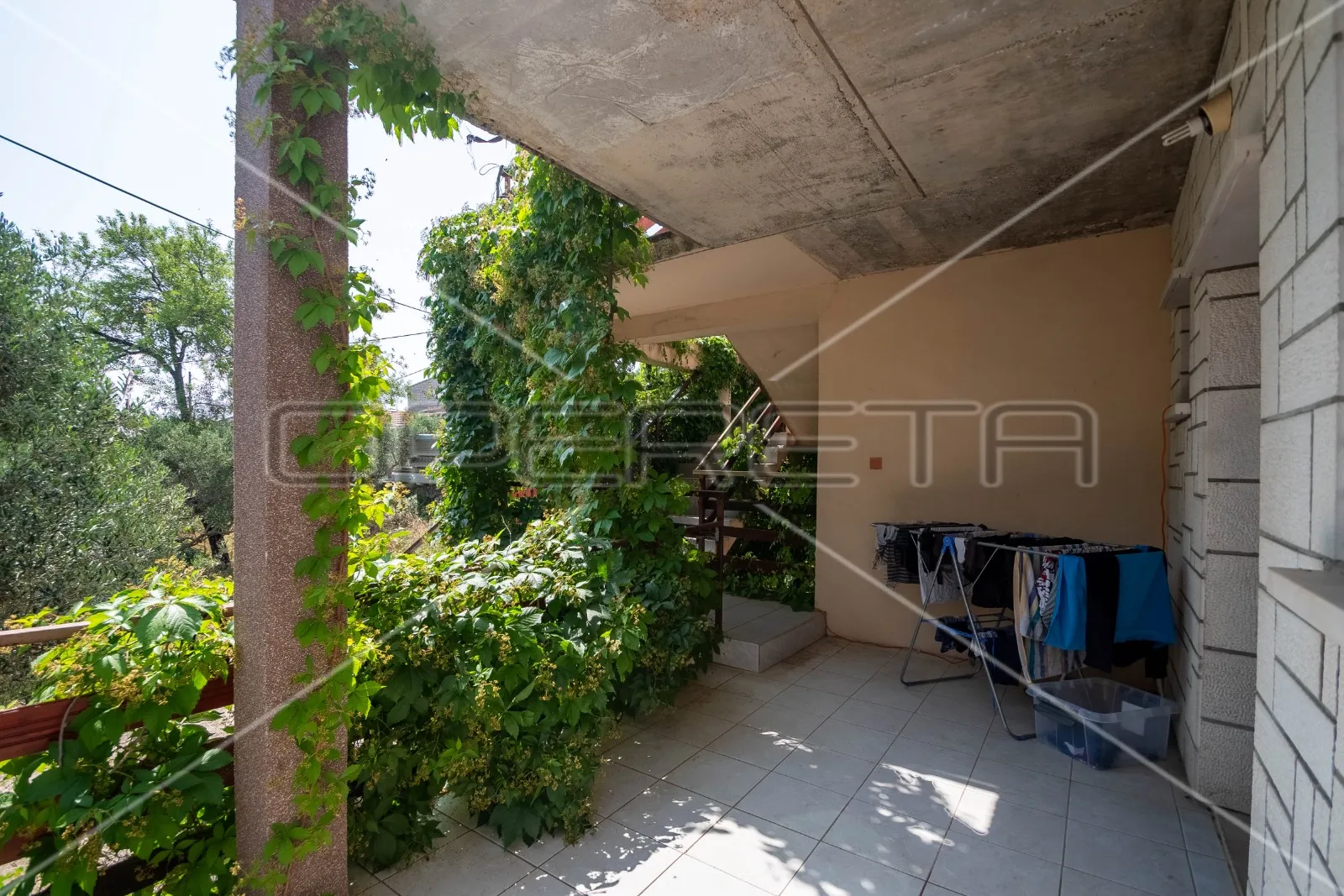 kuća sa 7 apartmana, 250 m do mora, lumbarda - slika 20