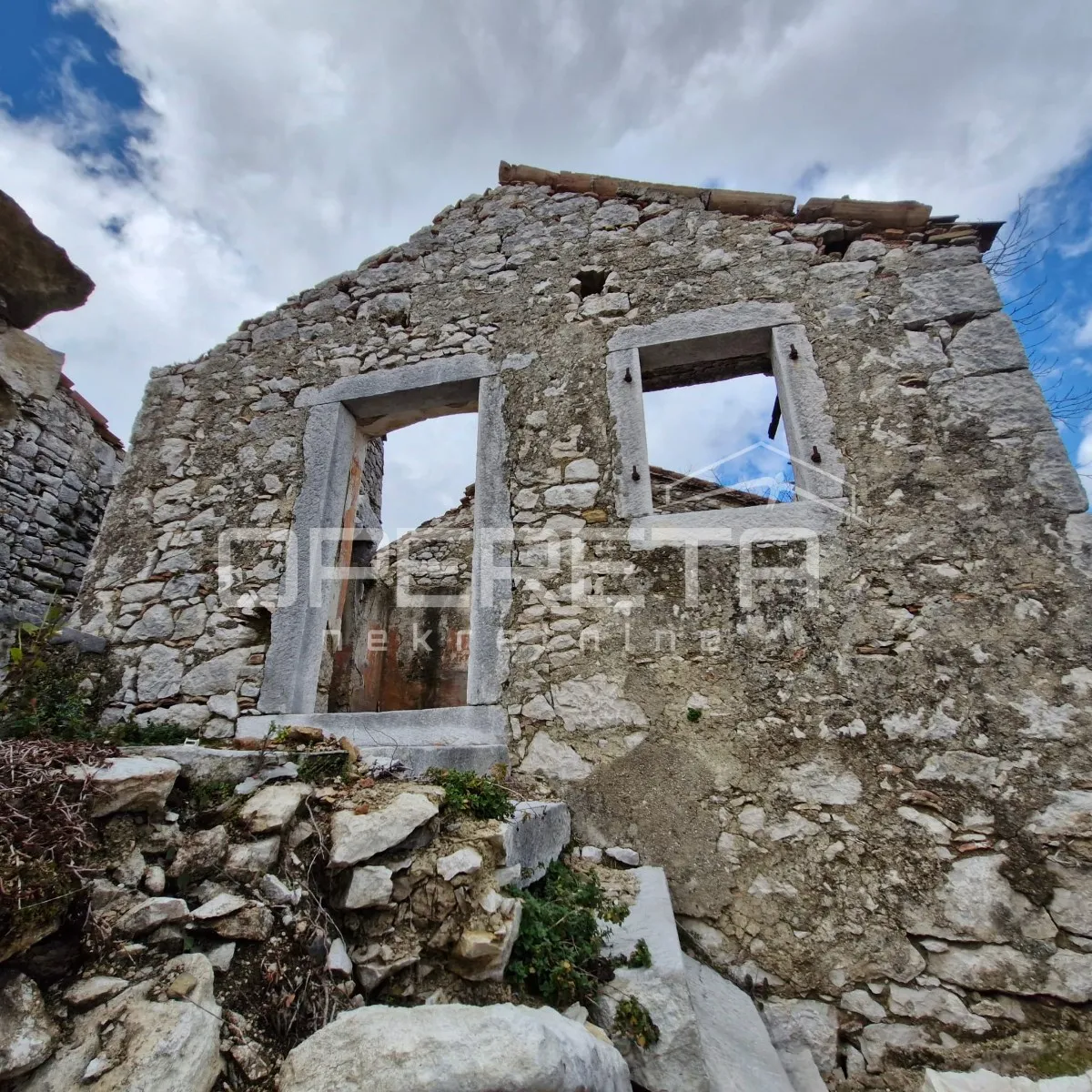 tri kuće u nizu za renovaciju na izvrsnoj lokaciji s panoramskim pogledom - slika 4