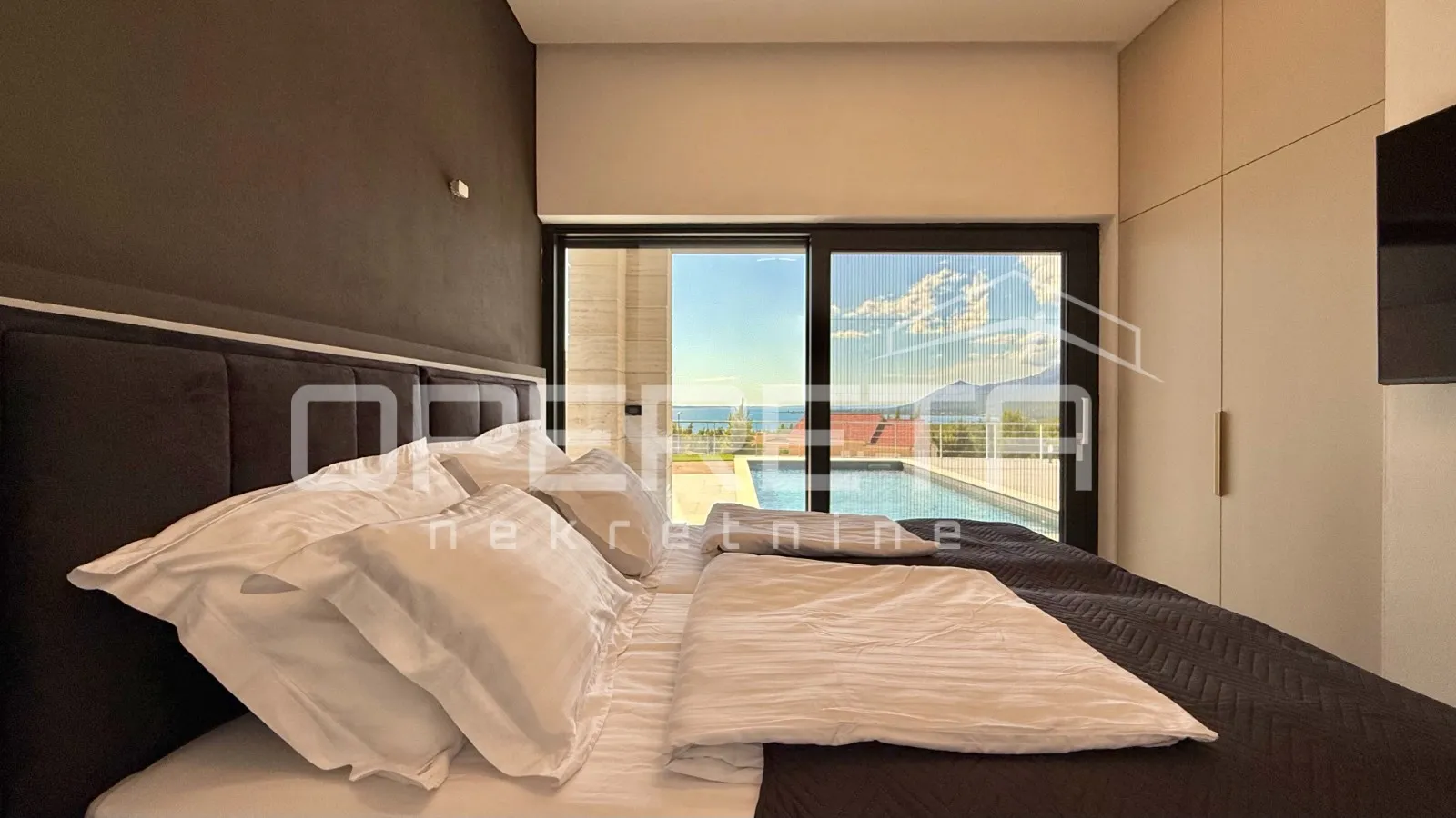 vila s panoramskim pogledom na more i velebit, 275m2 - slika 29
