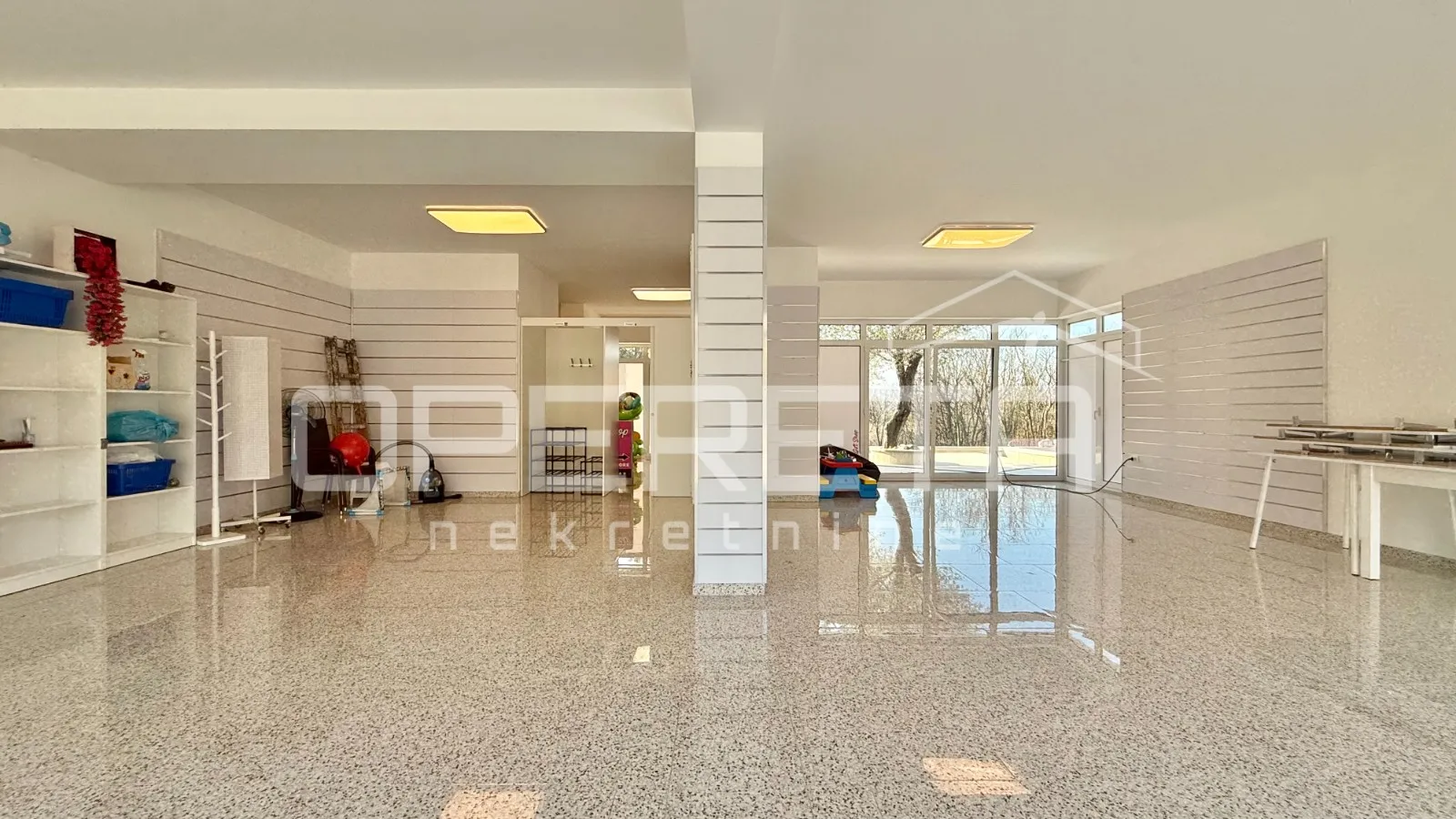 atraktivan poslovni prostor 115 m² s parkingom – starigrad paklenica - slika 2
