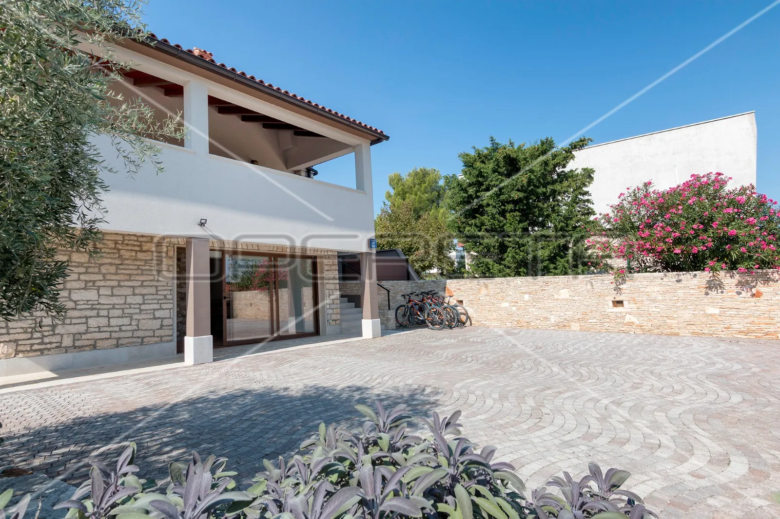 apartmanska kuća s bazenom na top lokaciji u puli - slika 32