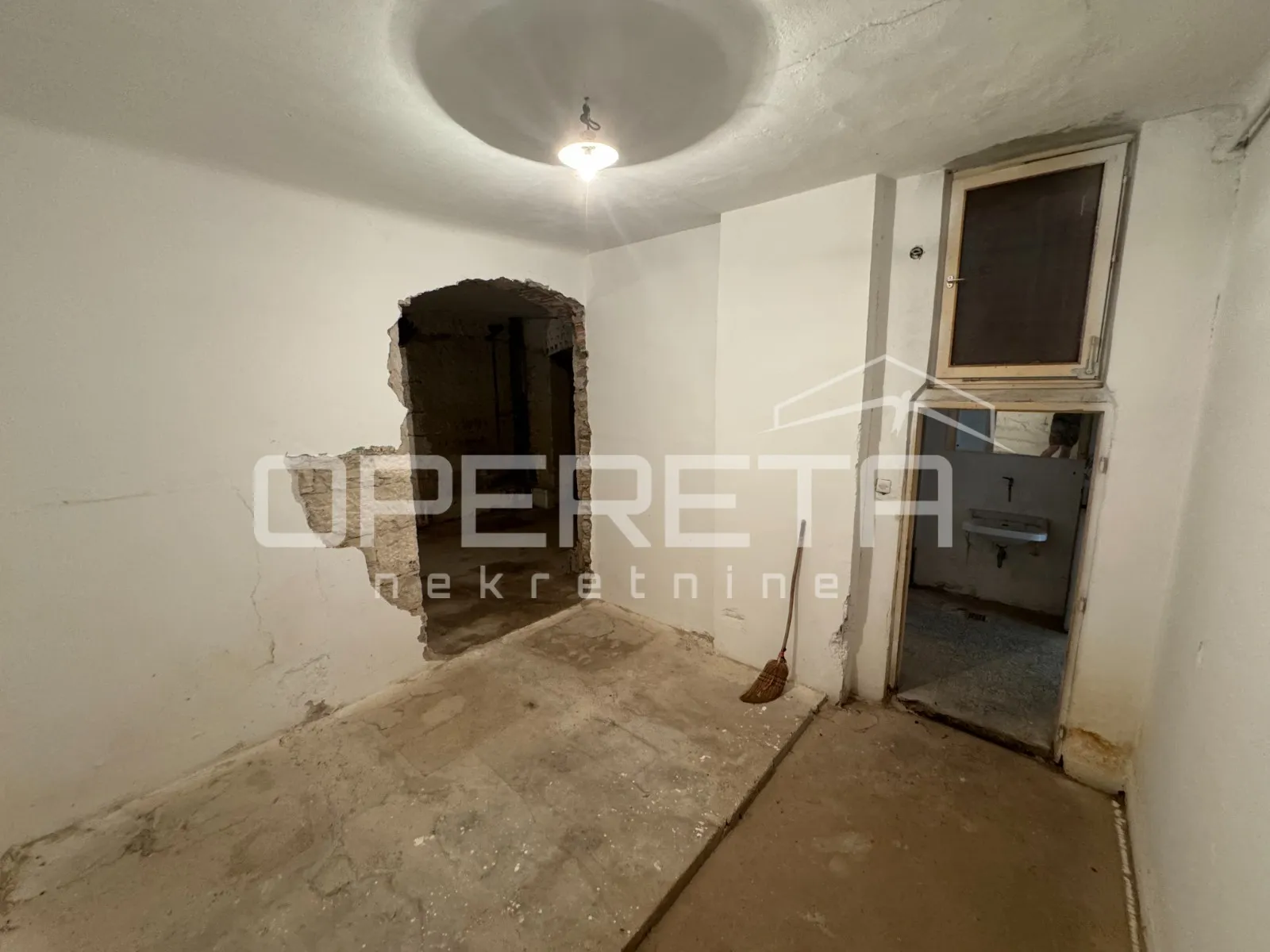 prostor (141.4m2) za adaptaciju, mogućnost više stambenih jedinica u srcu pule - slika 2