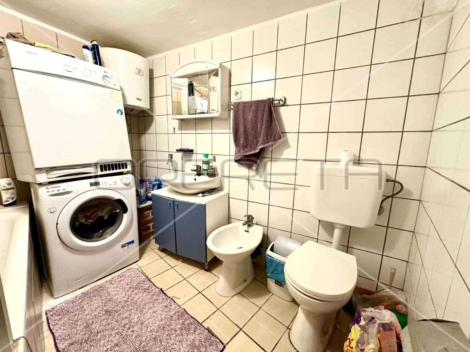 kuća s tri apartmana u centru betine s velikom terasom - slika 5