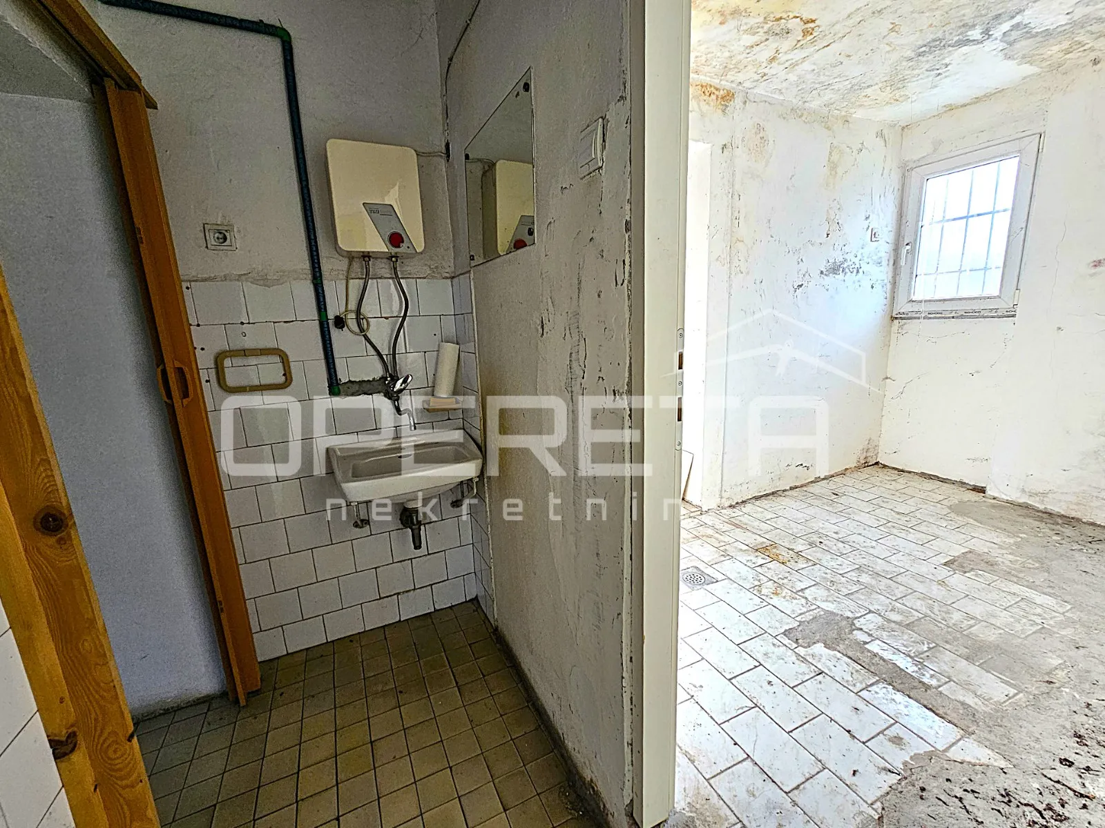 poslovni prostor na izuzetnoj lokaciji u centru kaštel gomilice,150m2 - slika 15
