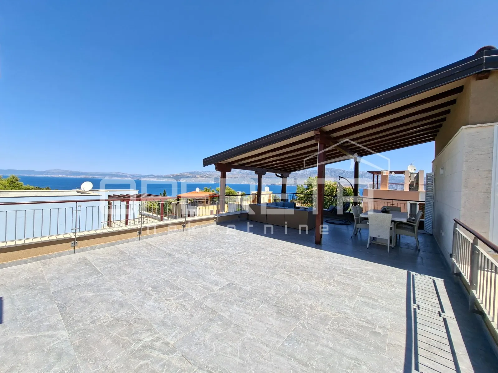 *** splitska, brač - ekskluzivna villa s panoramskim pogledom na more *** - slika 5