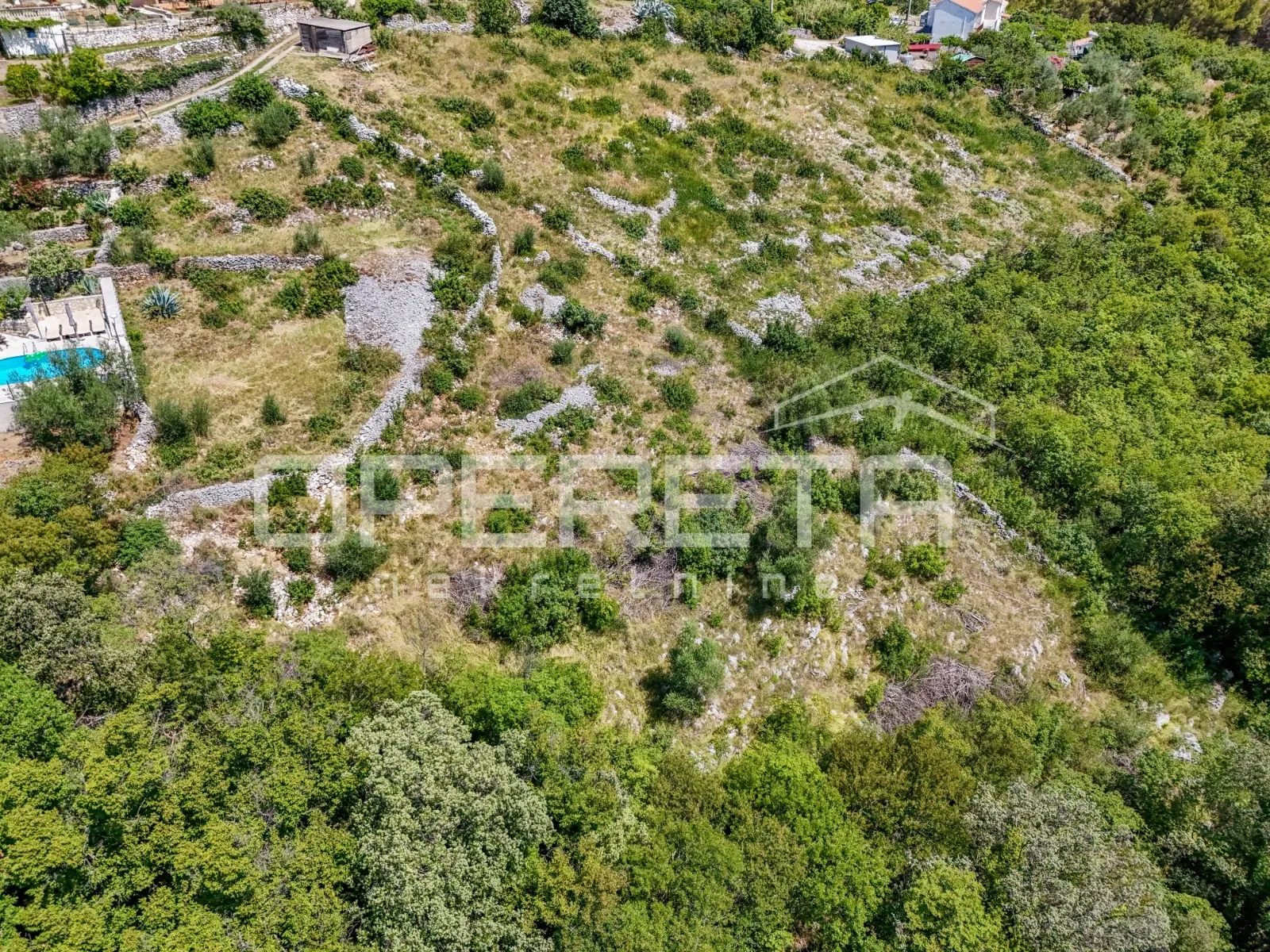 prilika – građevinsko zemljište s otvorenim pogledom na more u rapcu, više od 2. - slika 9