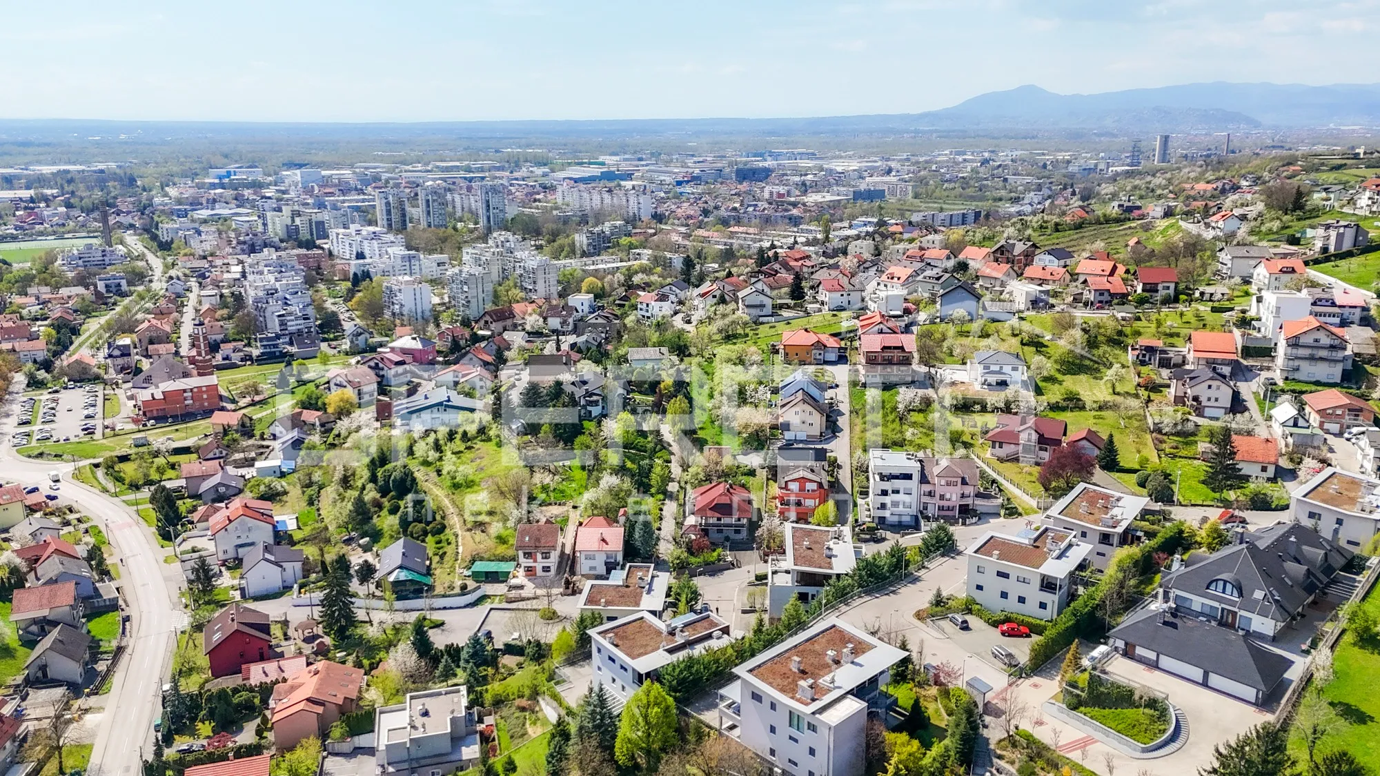 prodajemo prostranu obiteljsku kuću na parceli od 2.265m2 u gajnicama, zagreb, i - slika 4