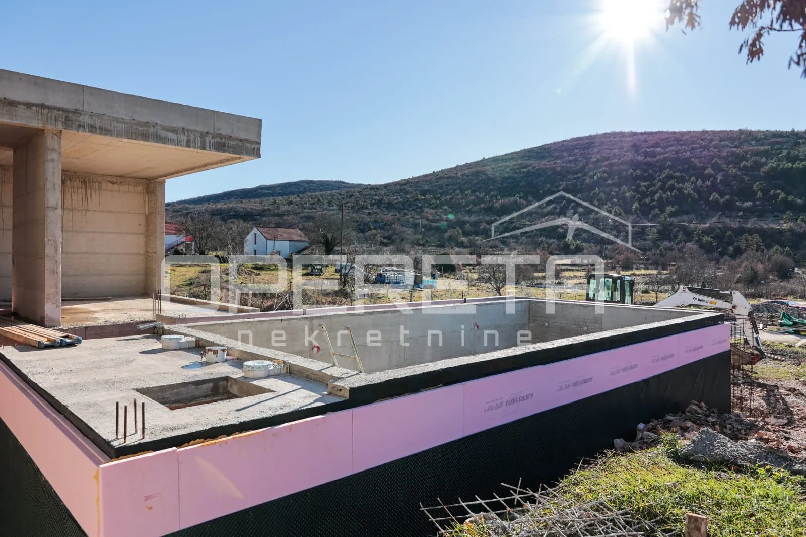 roh-bau kuća s bazenom i wellness zonom u srcu prirode, nadomak splita, 220 m2 - slika 2