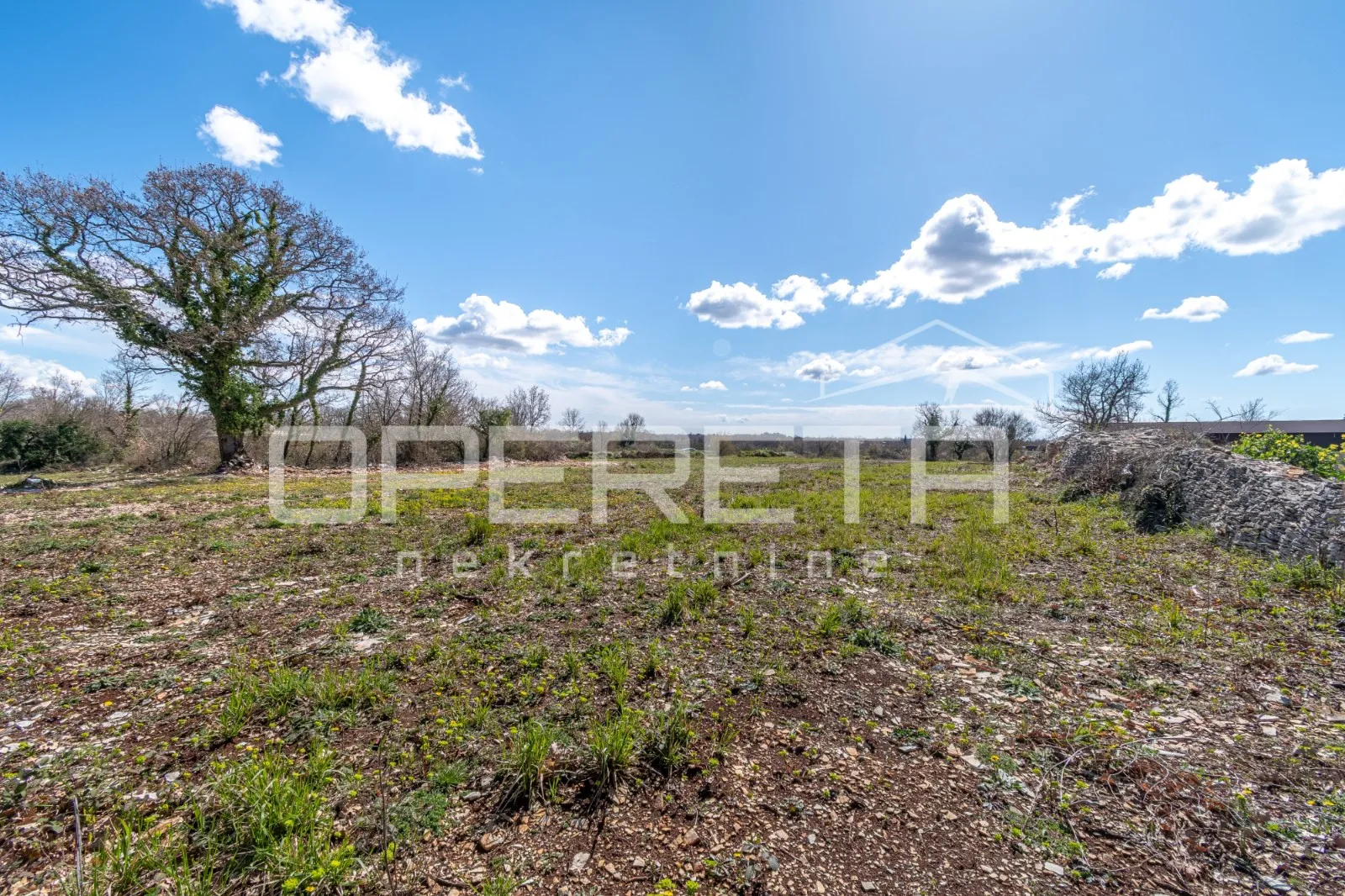 Građevinsko zemljište Kanfanar 900m2