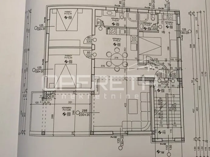 kuća s 5 apartmana, vodice- srima - slika 21
