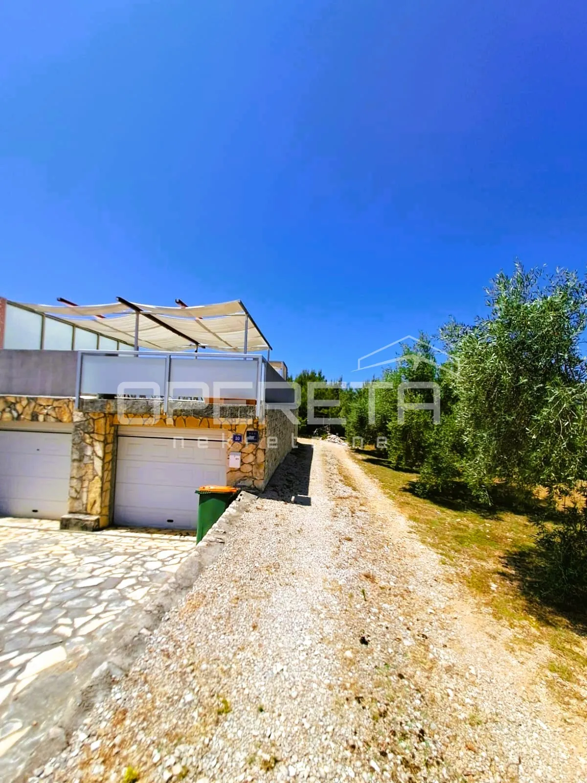 top investicija u dalmaciji: 4 apartmana + dvorište + projekt – 50 m od mora - slika 6