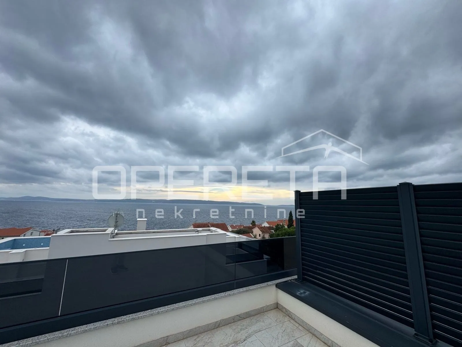 penthouse u okrugu gornjem s krovnom terasom i pogledom na more - slika 4