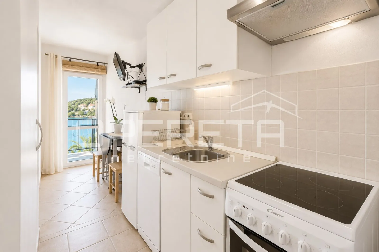 korčula, dva apartmana s pogledom i velikom terasom - slika 7