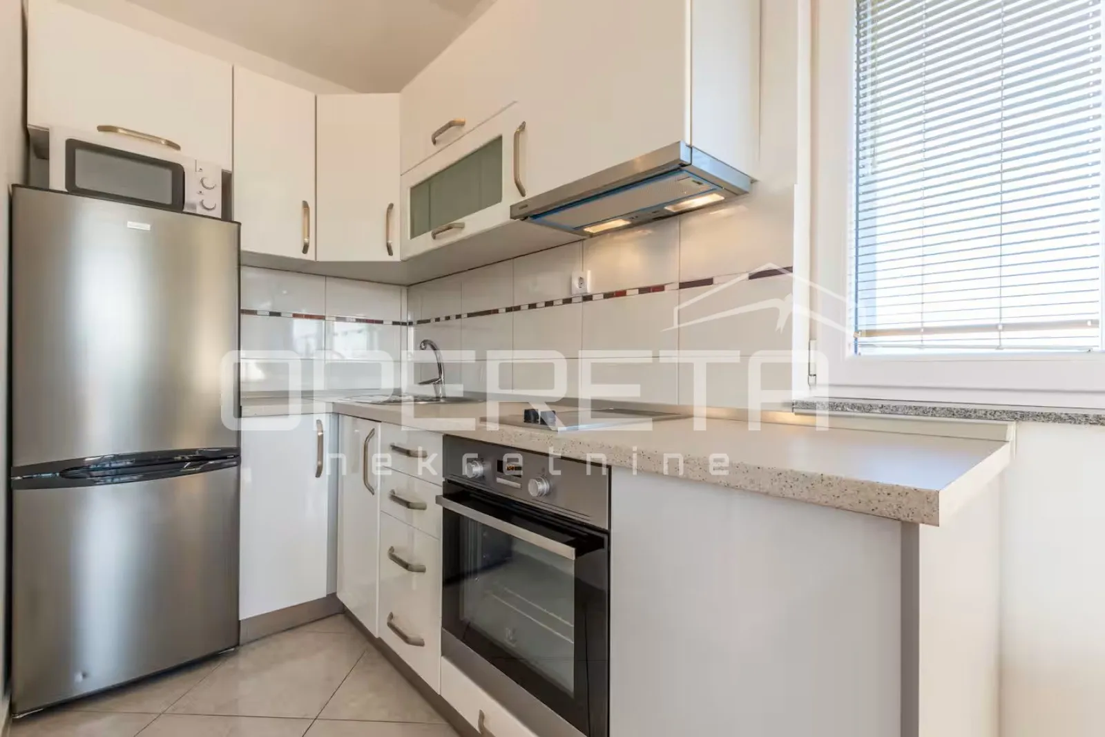 kuća s bazenom i apartmanima u mirnom dijelu rogoznice - slika 8