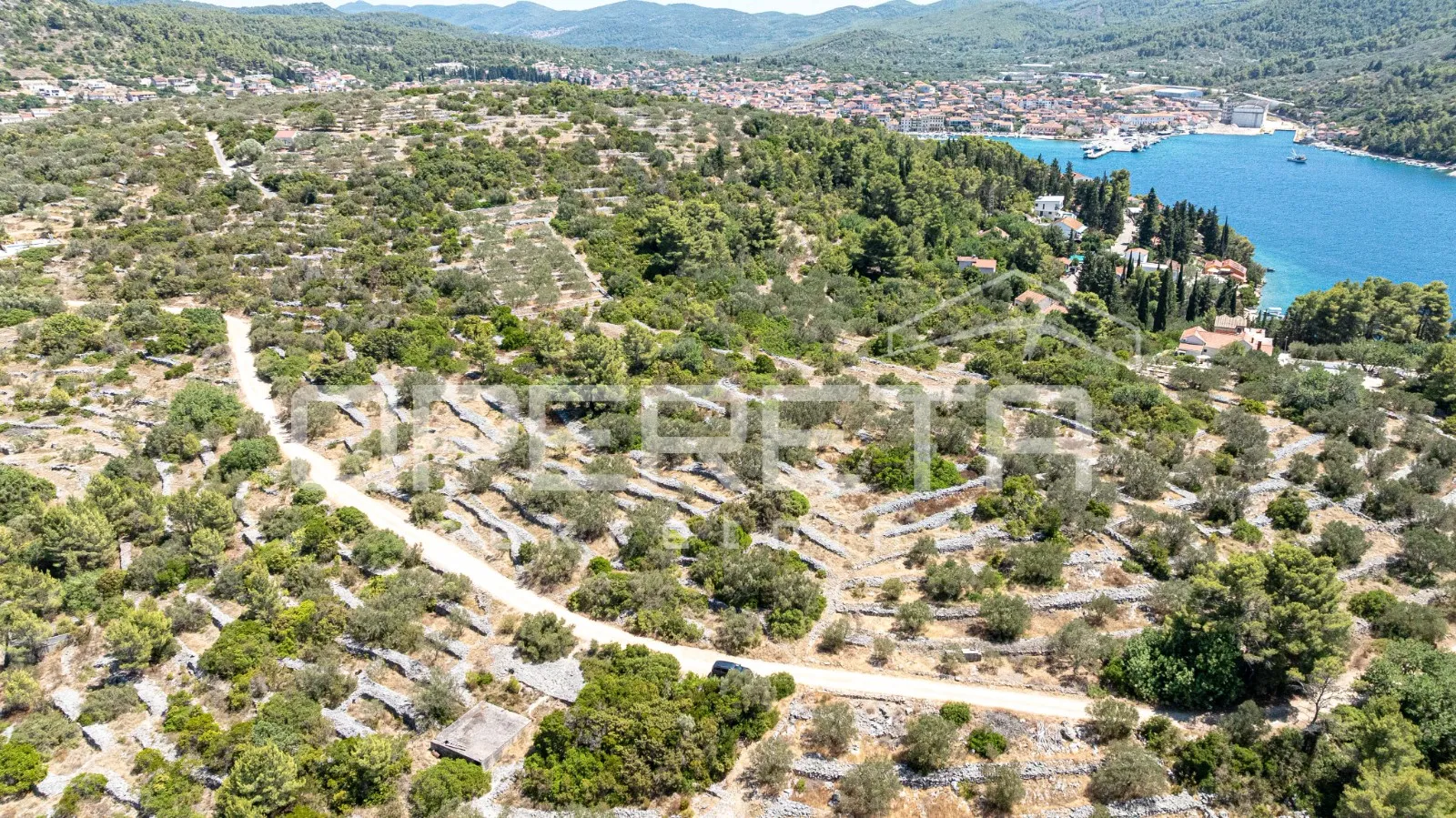 zemljište s karakterom i potencijalom – 932 m2 okruženo prirodom - slika 2