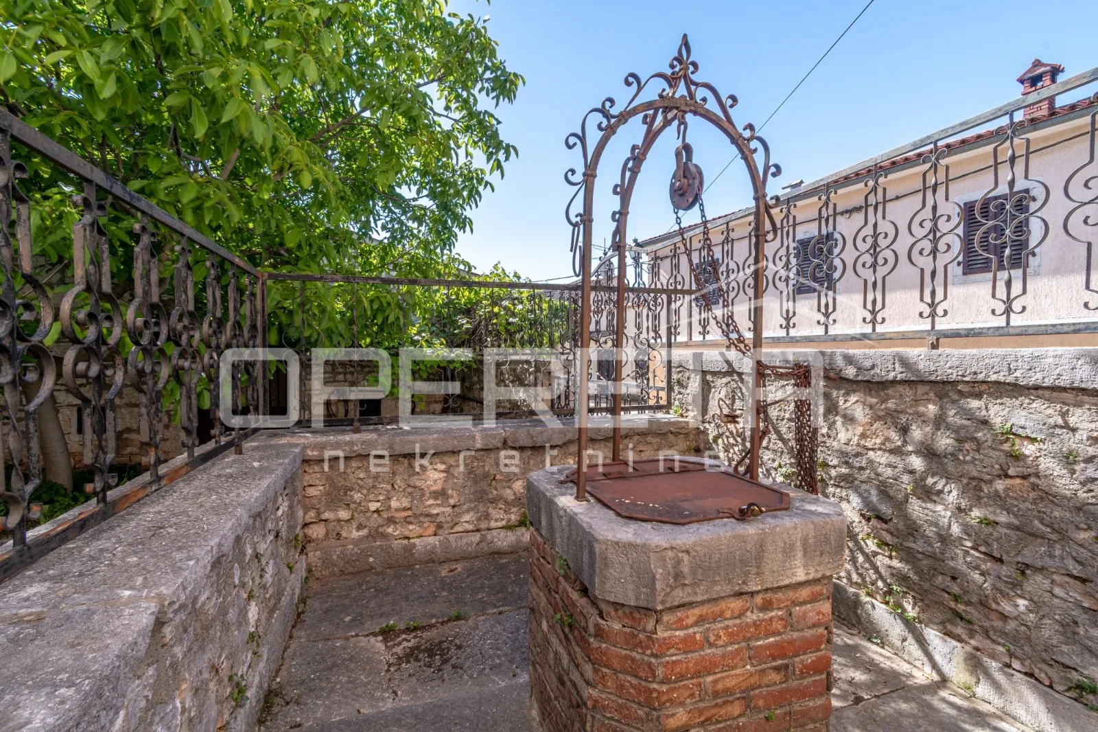 istra, sveti lovreč- kuća s dvorištem u centru - slika 3