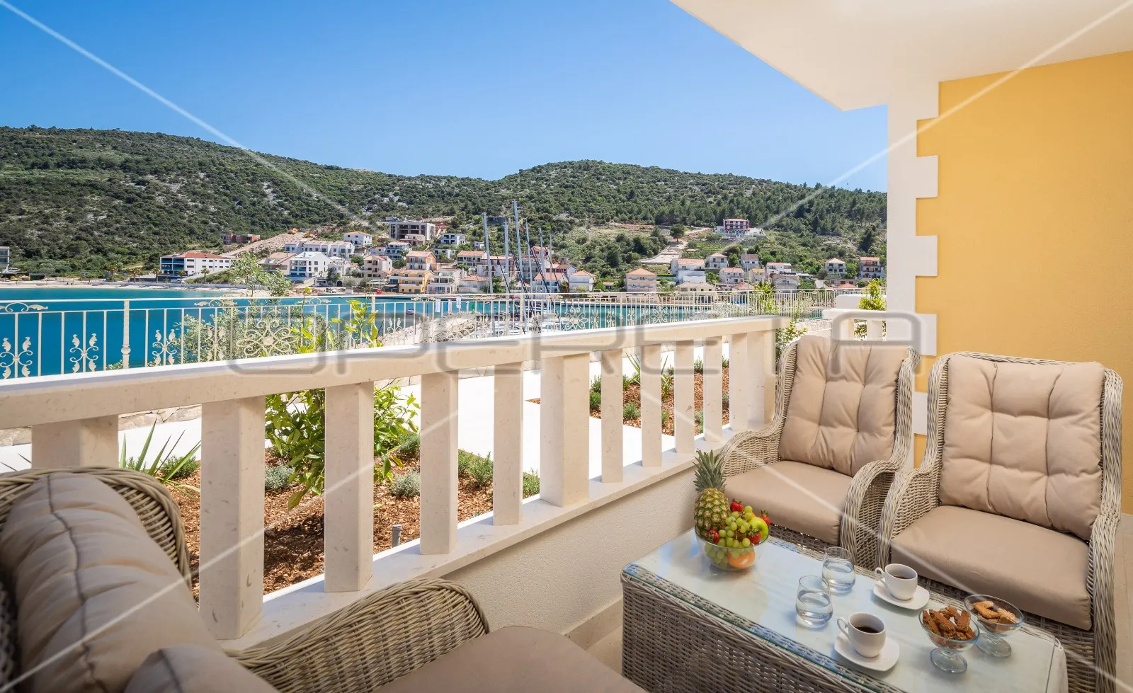 dizajnerska vila 1. red do mora, 407 m2, marina kraj trogira - slika 7