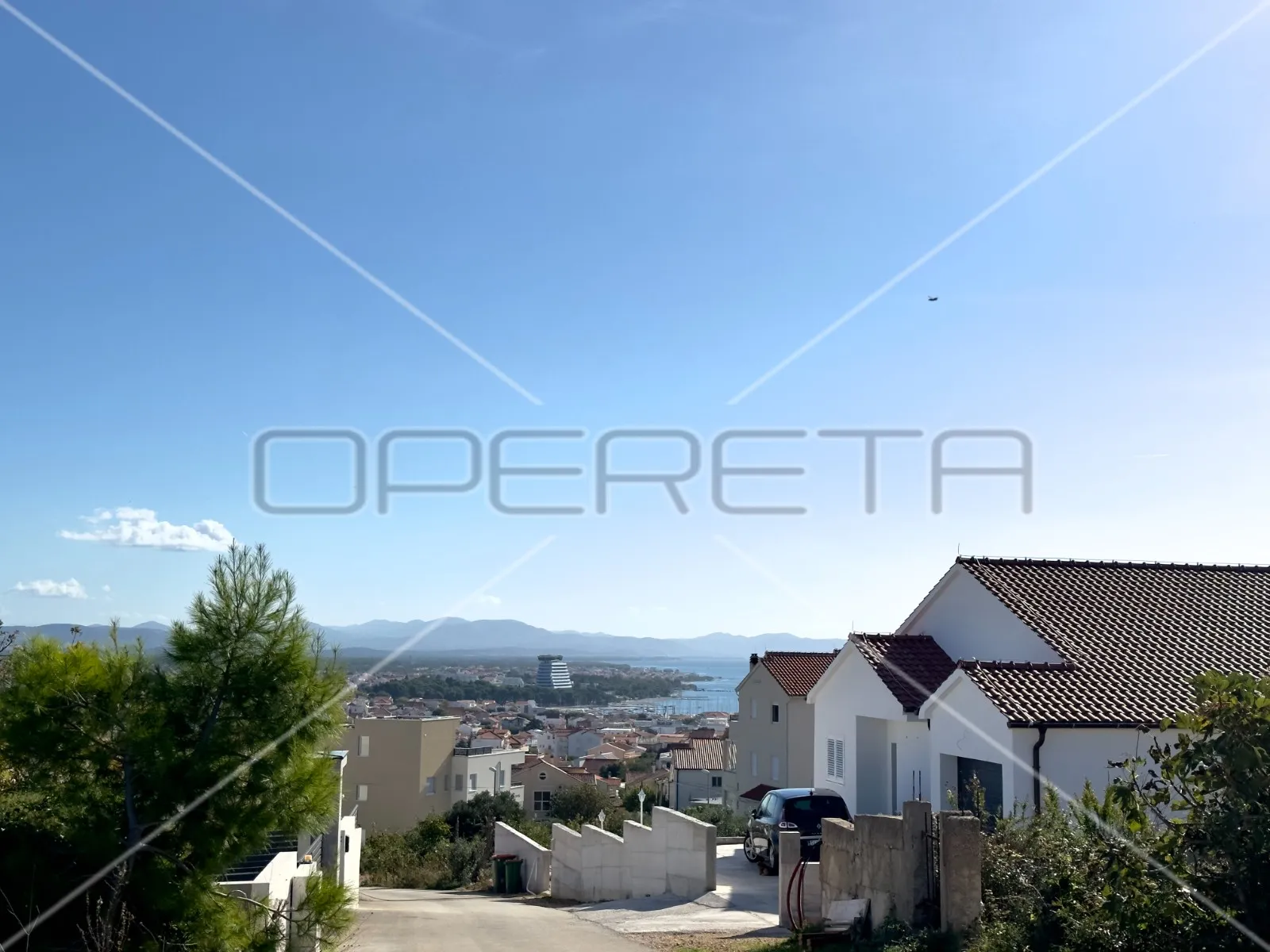 Građevinsko zemljište s pogledom na more u Vodicama, 875 m2 - snižena cijena! - Vodice
