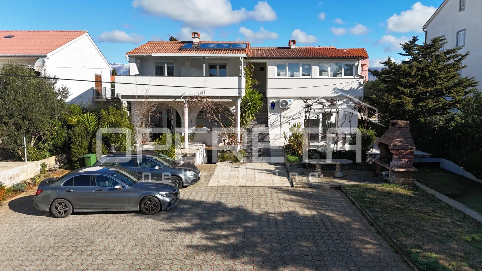 novalja – dvojna kuća s 2 trosobna apartmana i dvorištem - slika 2