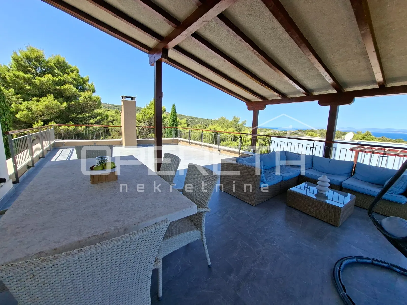 *** splitska, brač - ekskluzivna villa s panoramskim pogledom na more *** - slika 3