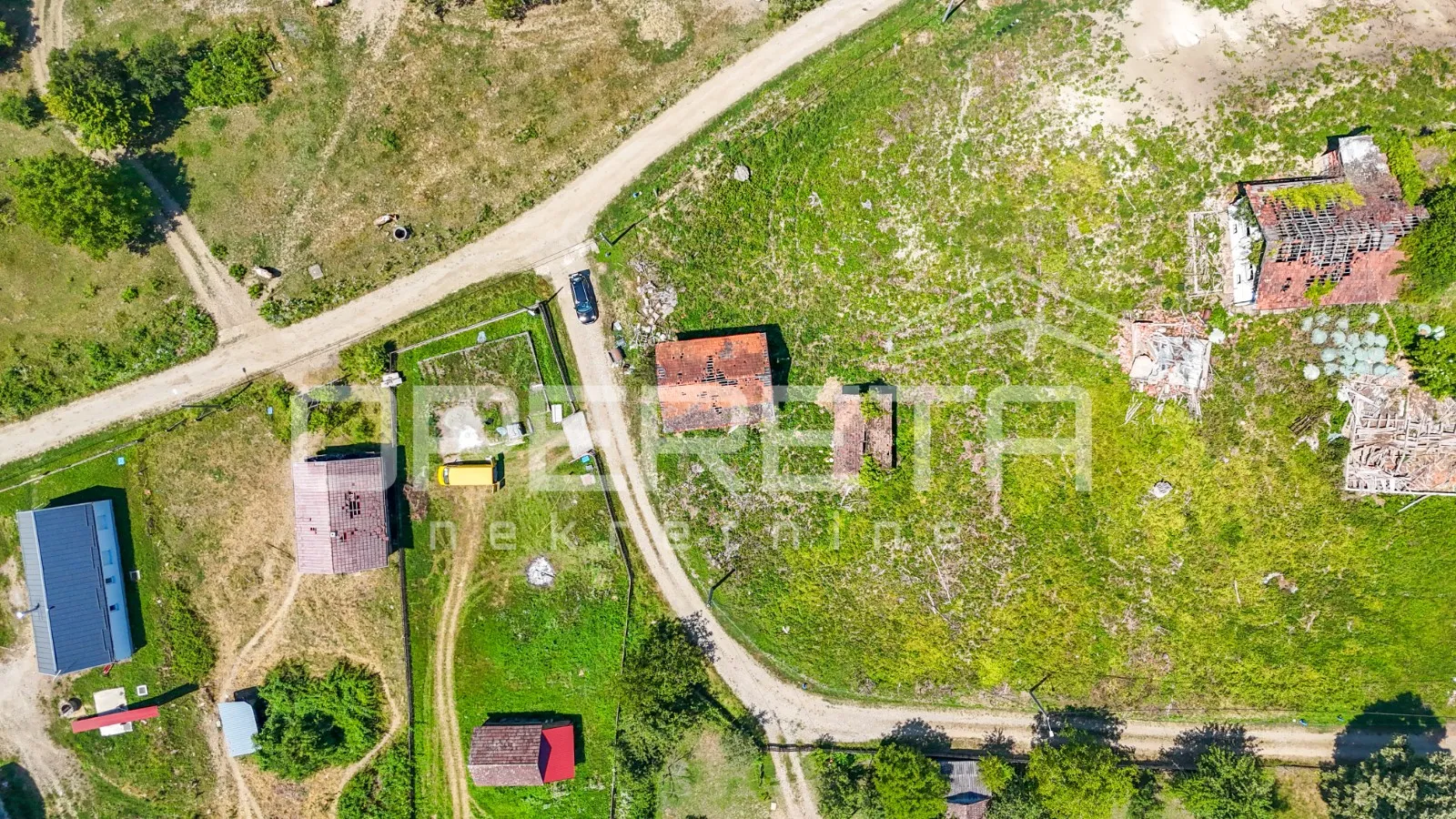 kuća za obnovu s pet parcela u mirnom selu kraj petrinje - slika 22