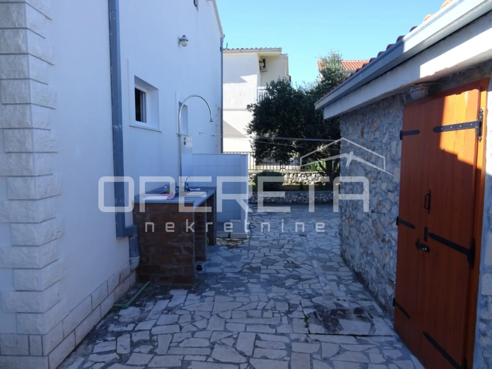 kuća s 2 stana i okućnicom, 150m od mora - slika 5