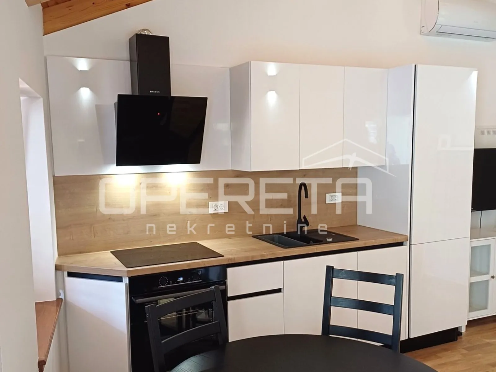 novouređena kuća s 3 apartmana, skradin - slika 3