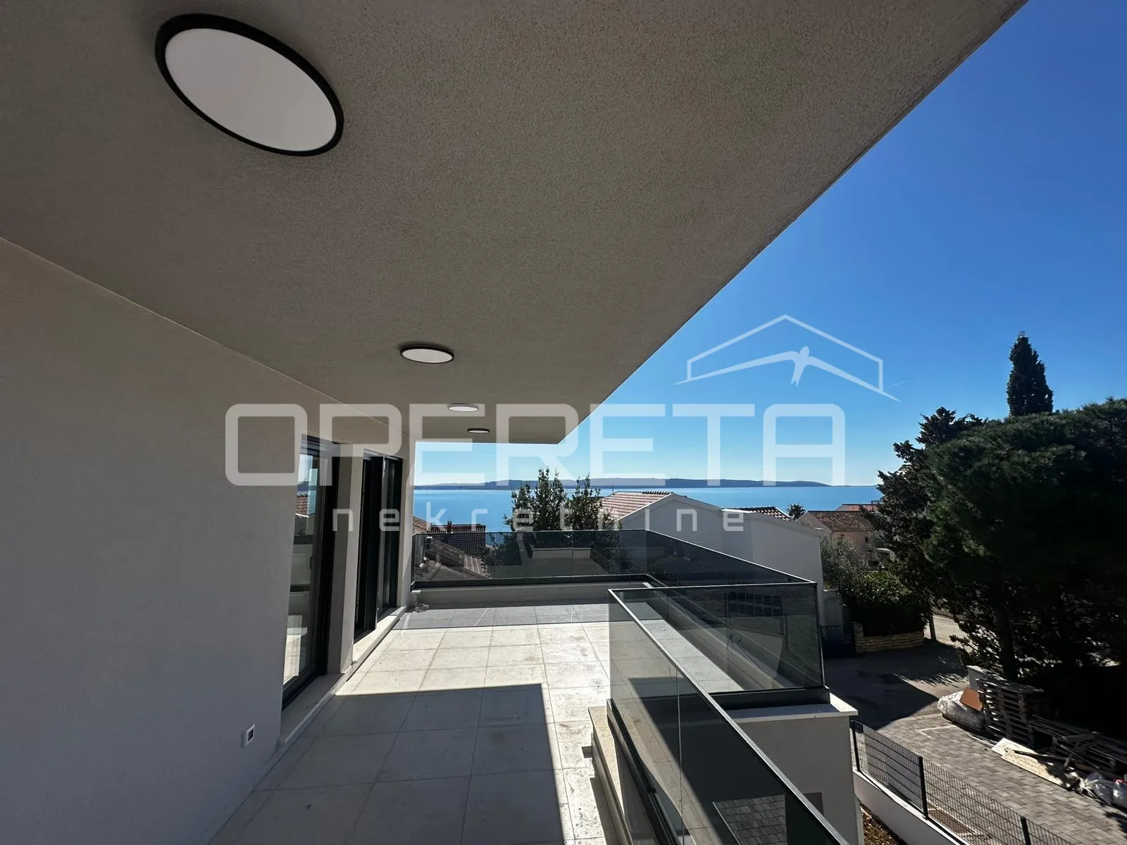penthouse u okrugu gornjem s krovnim bazenom i pogledom na more - slika 5