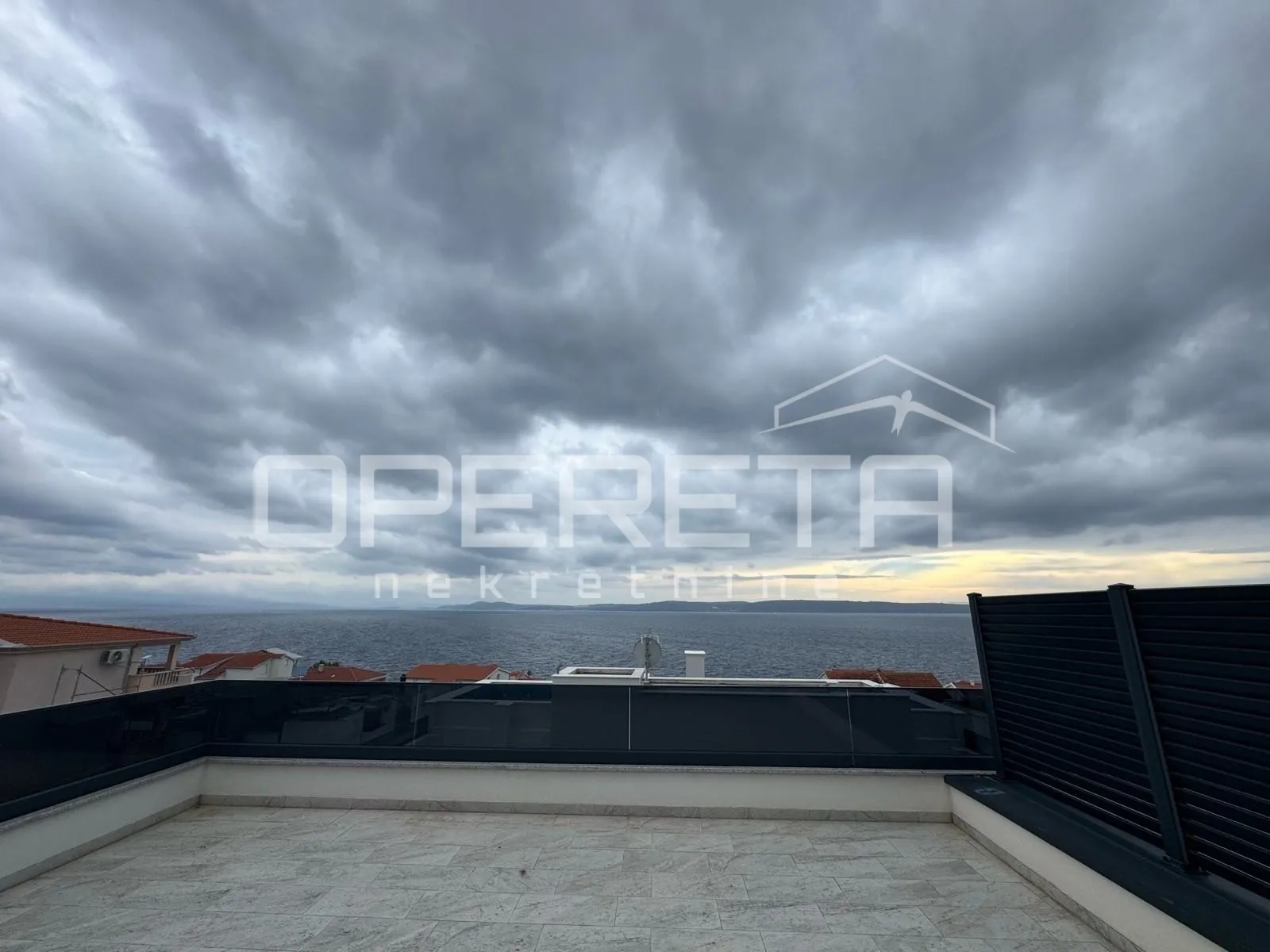 penthouse u okrugu gornjem s krovnom terasom i pogledom na more - slika 2