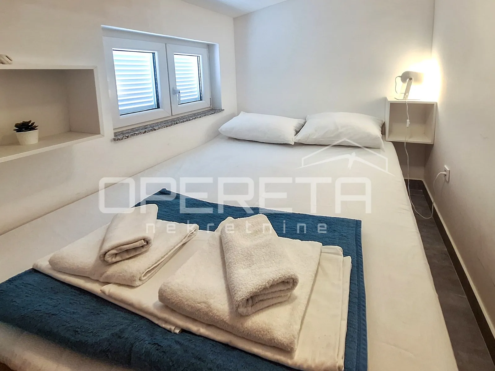 kuća s 3 apartmana- tribunj centar - slika 18
