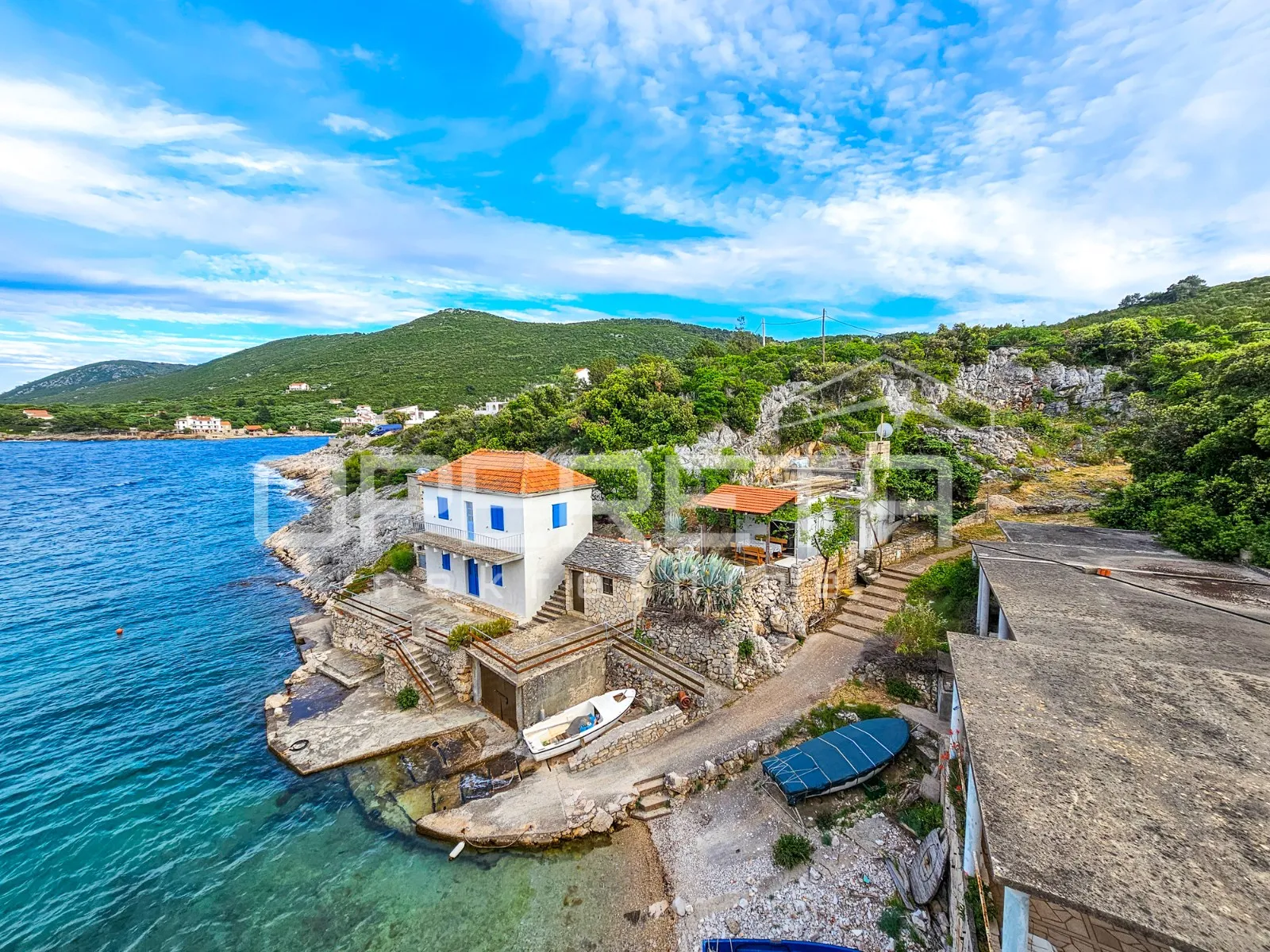 manja kuća uz more s građevinskim zemljištem, zastražišće, hvar - slika 18