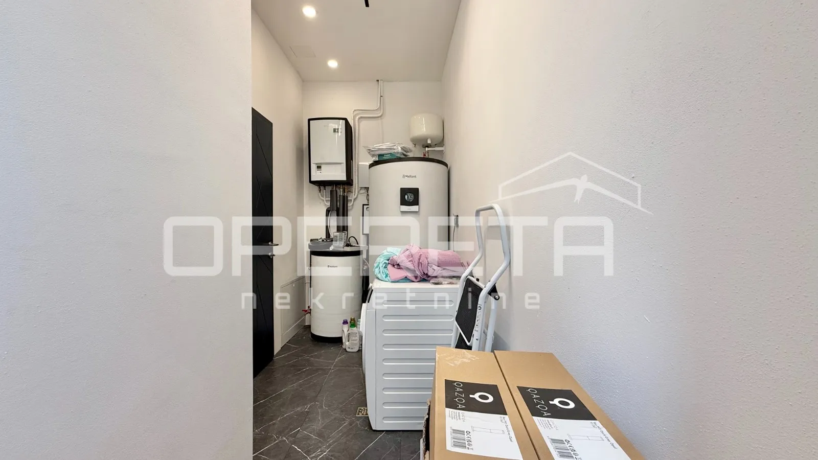 vila s panoramskim pogledom na more i velebit, 275m2 - slika 30