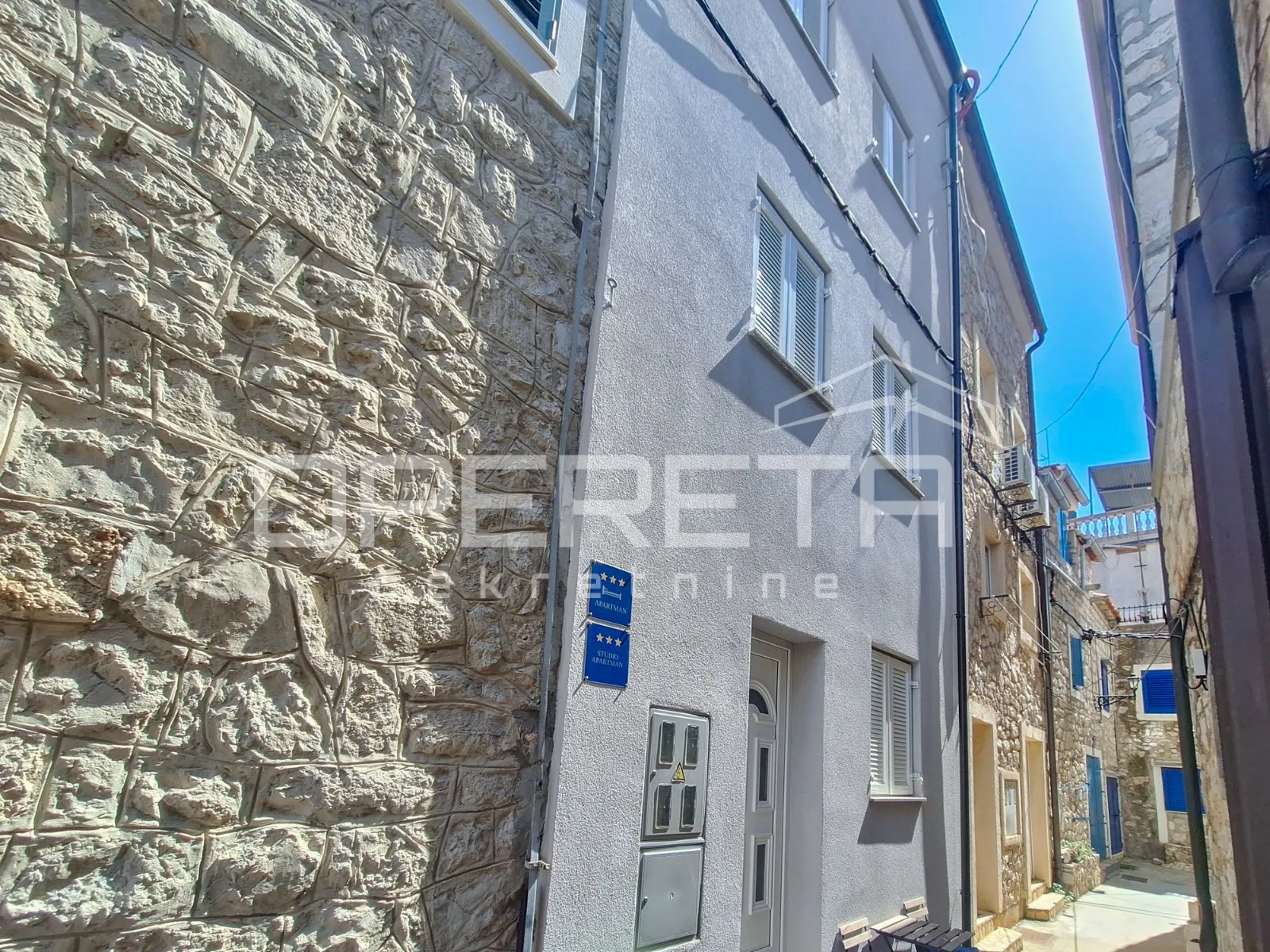kuća s 3 apartmana- tribunj centar - slika 19