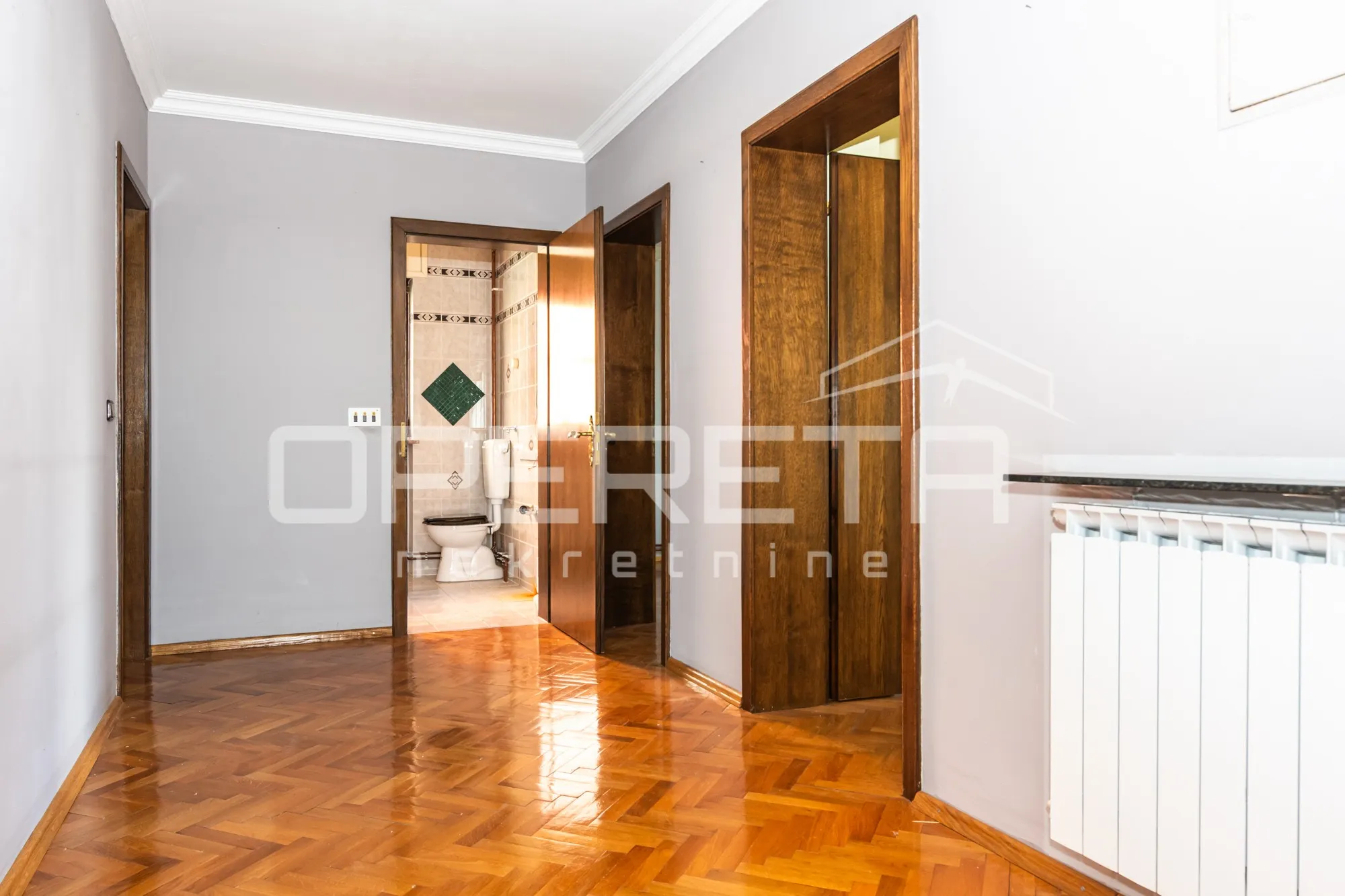 prodajemo prostranu obiteljsku kuću na parceli od 2.265m2 u gajnicama, zagreb, i - slika 39