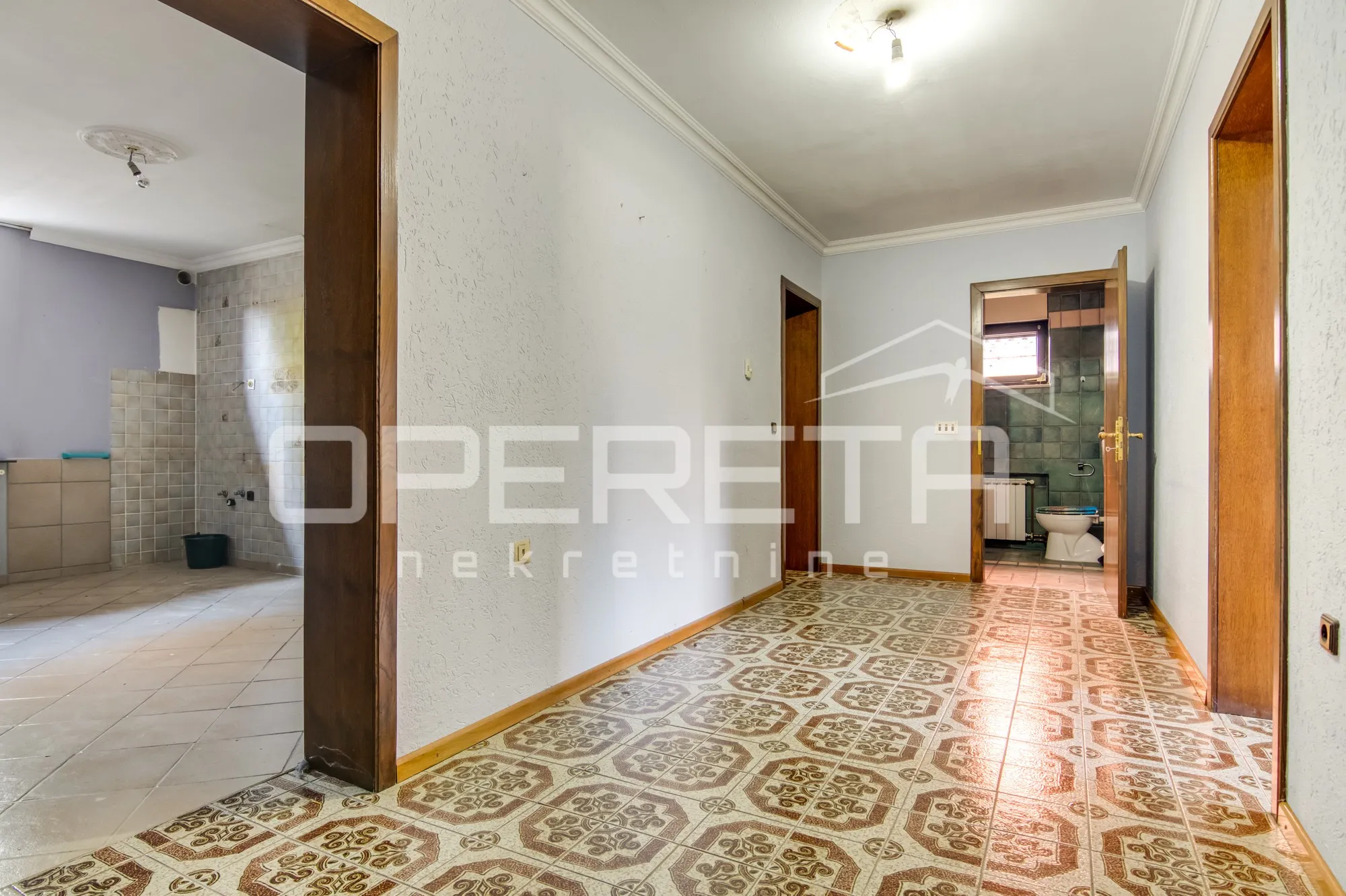 prodajemo prostranu obiteljsku kuću na parceli od 2.265m2 u gajnicama, zagreb, i - slika 23