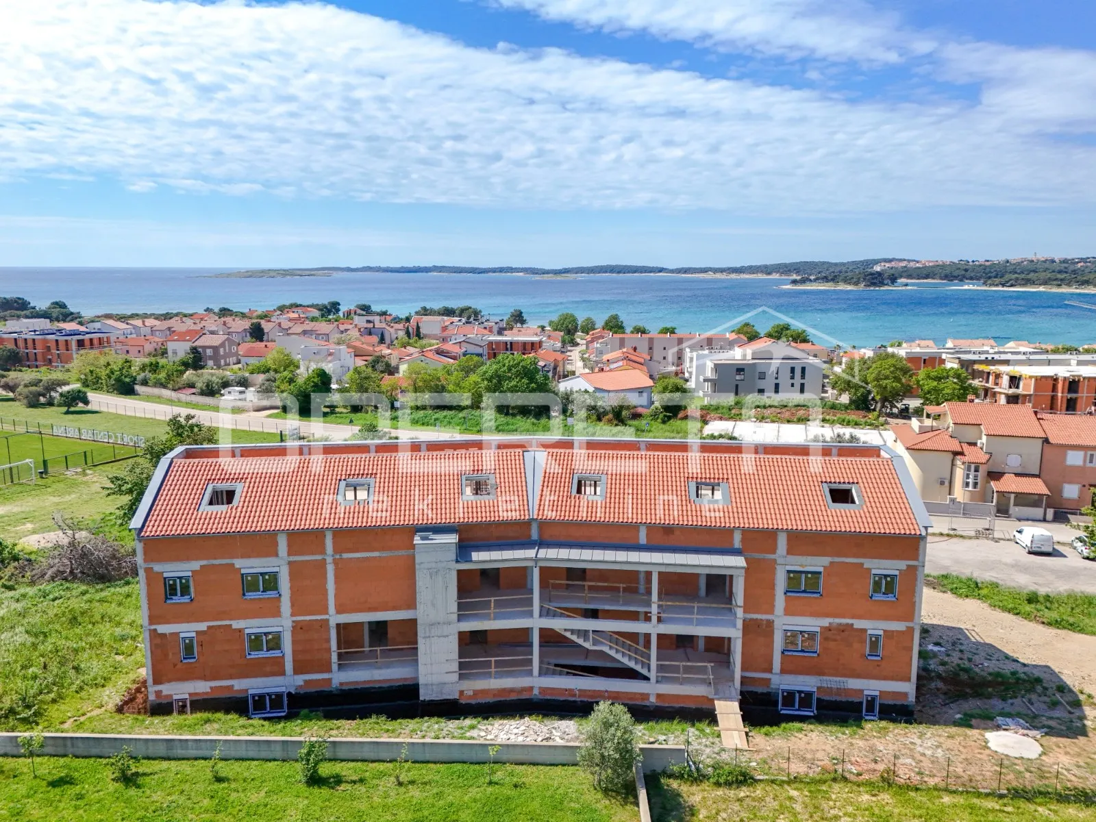 stan s pogledom na more i galerijom – medulin (300m od plaže, 84,19 m2) - slika 2