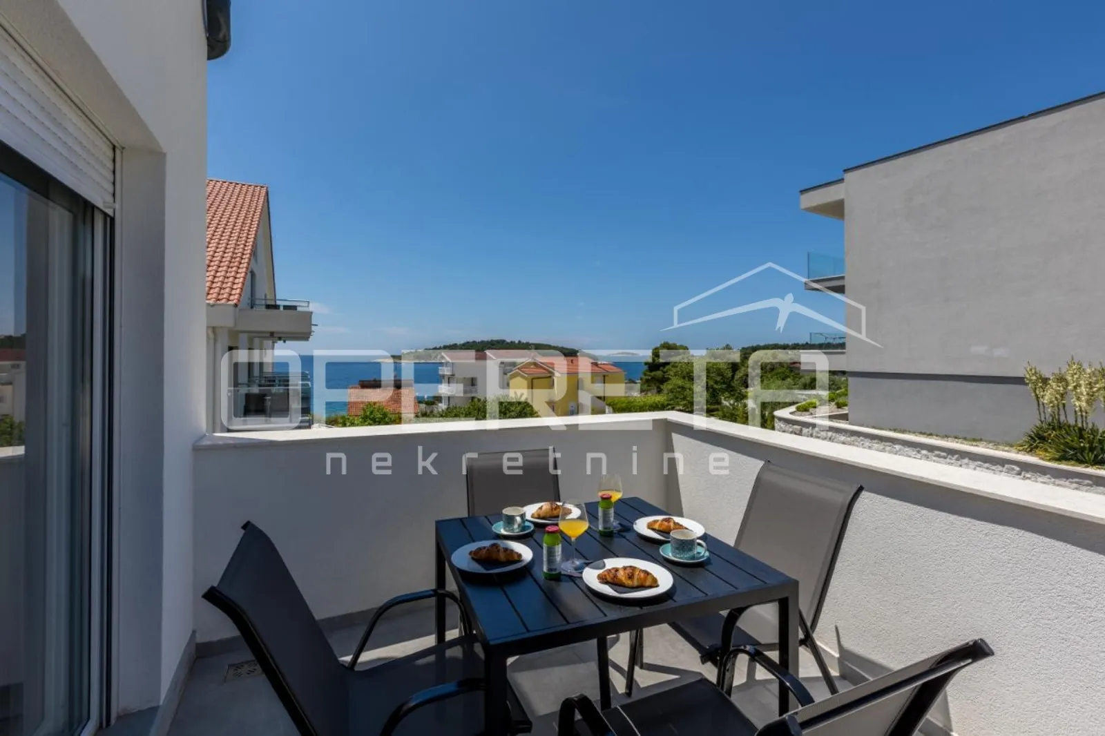 kuća s 5 stanova, 90 m od mora, rogoznica - slika 13