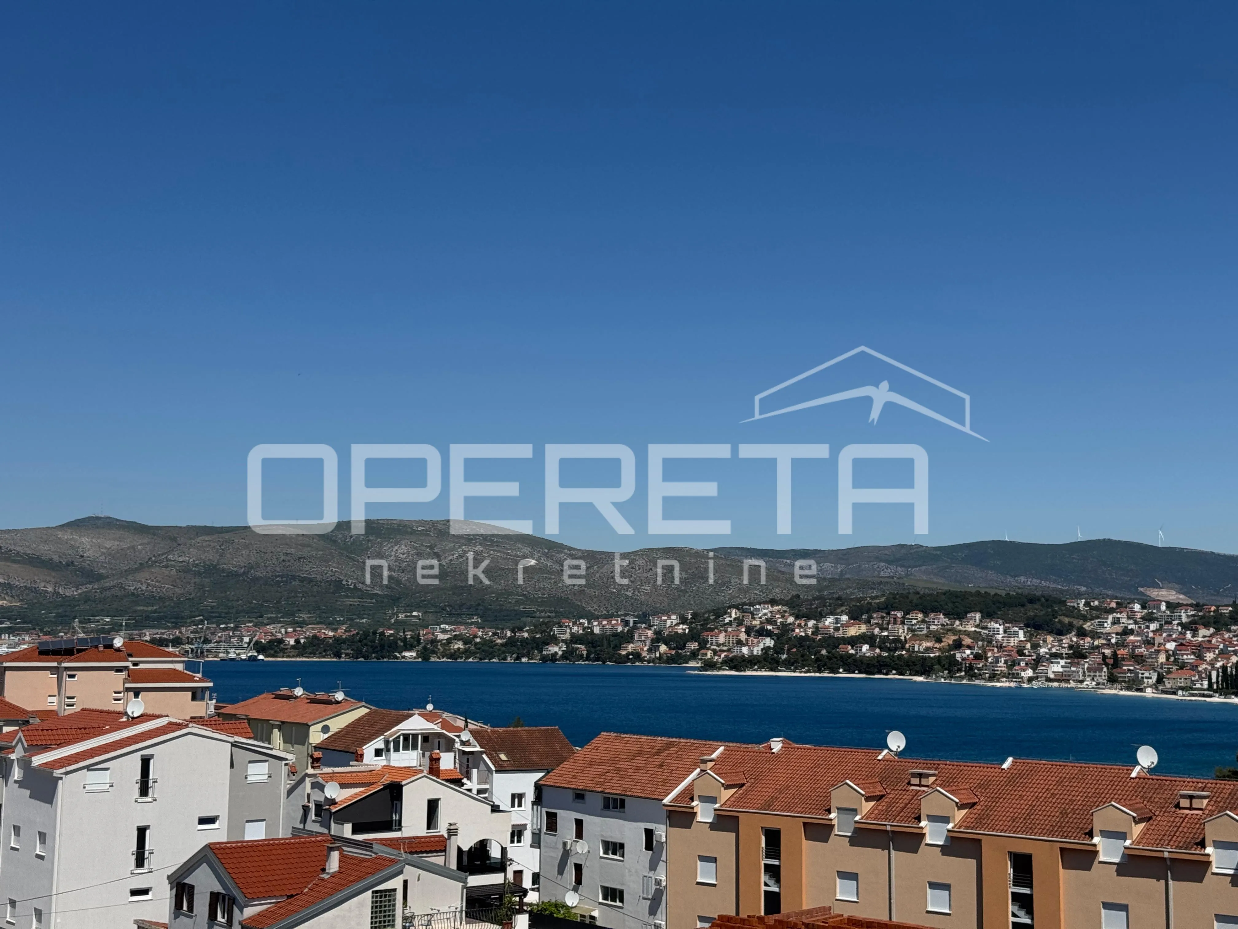 sunčan dvosoban stan s pogledom na more i krovnom terasom (68 m²) – 2 min od pla - slika 11
