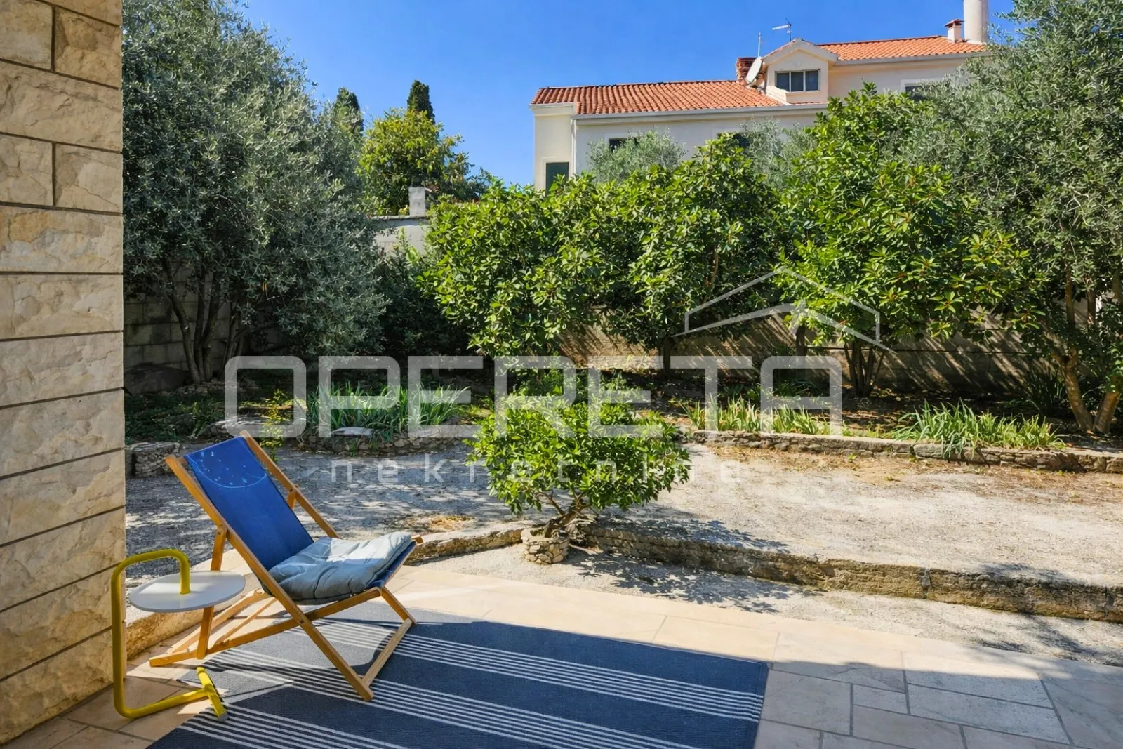supetar, kuća 200 m2, 150 m od plaže, parcela 610 m2 - slika 16