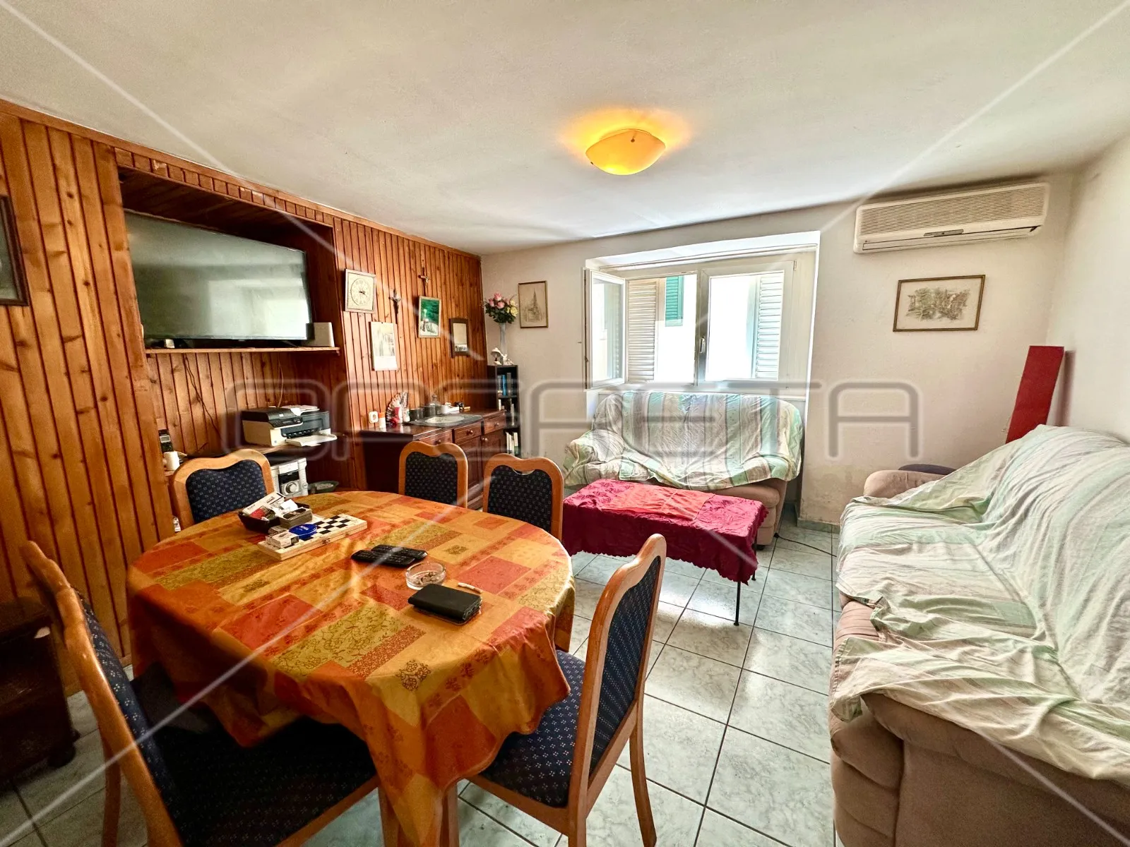 kuća s tri apartmana u centru betine s velikom terasom - slika 2