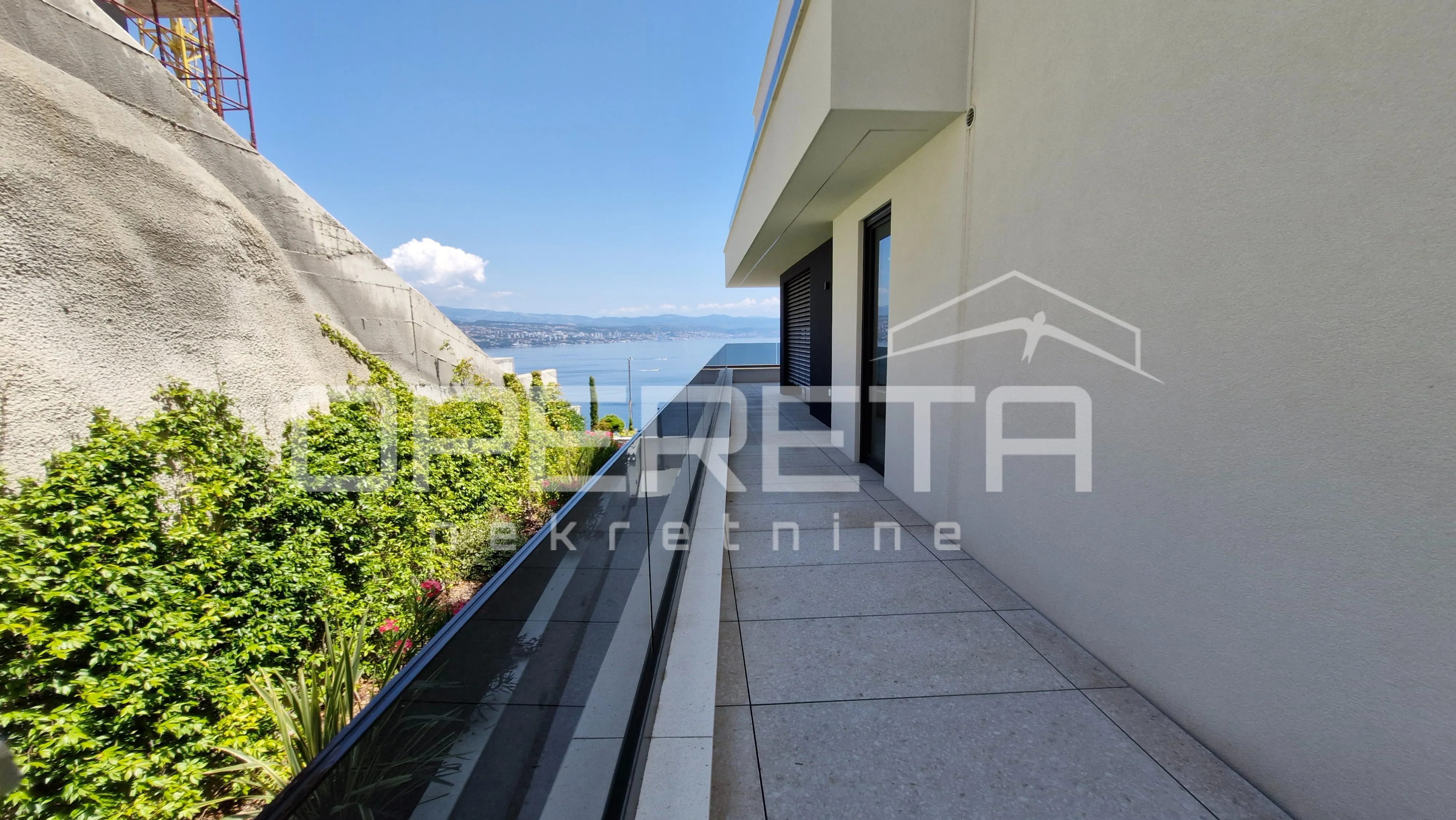 opatija - luksuzan stan s panoramskim pogledom na more i privatnim jacuzzijem - slika 9