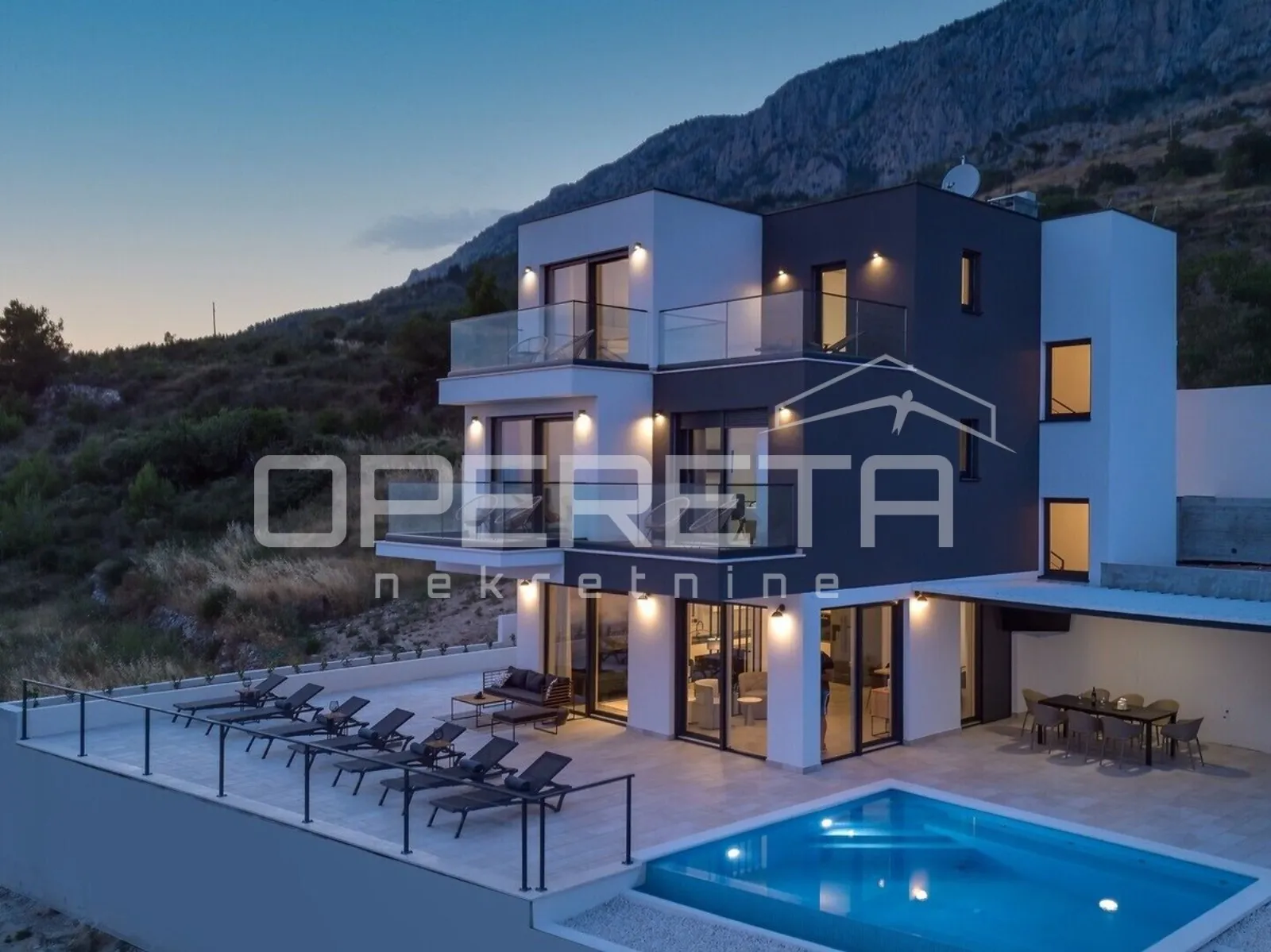 moderna vila s otvorenim pogledom na more, povišena lokaciji uz omiš - slika 8
