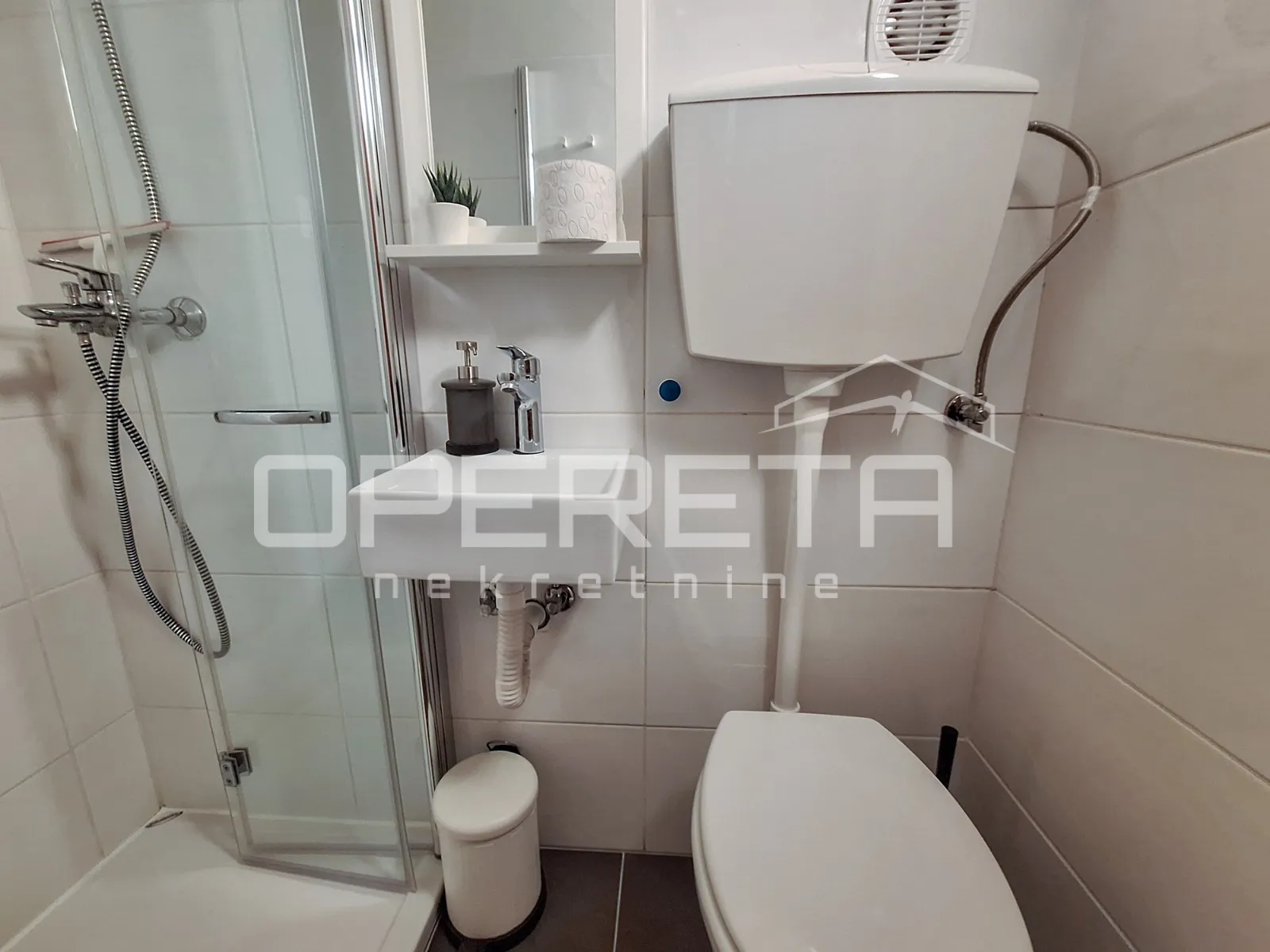 kuća s 3 apartmana- tribunj centar - slika 13